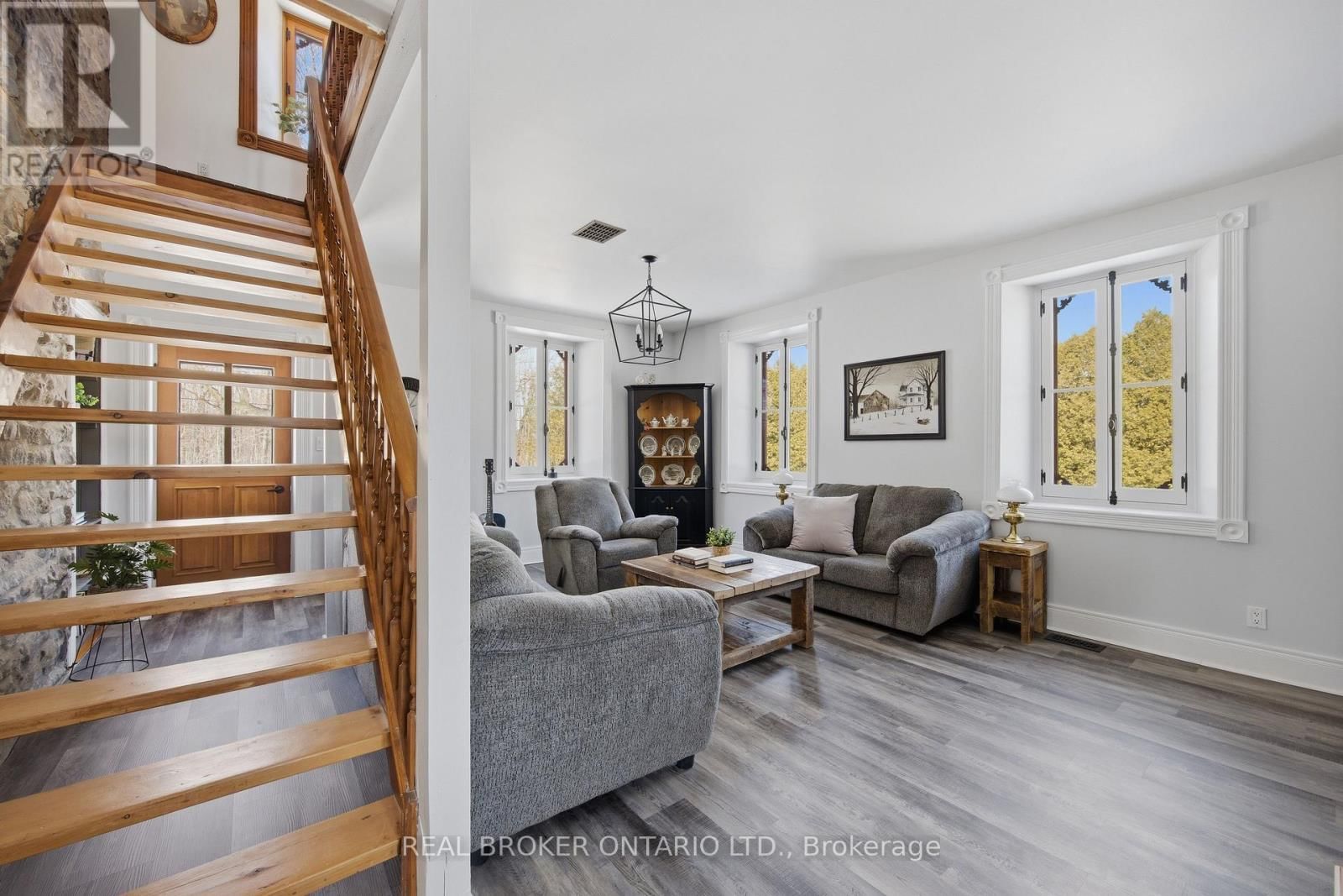 2090 BEACH ROAD Image 18