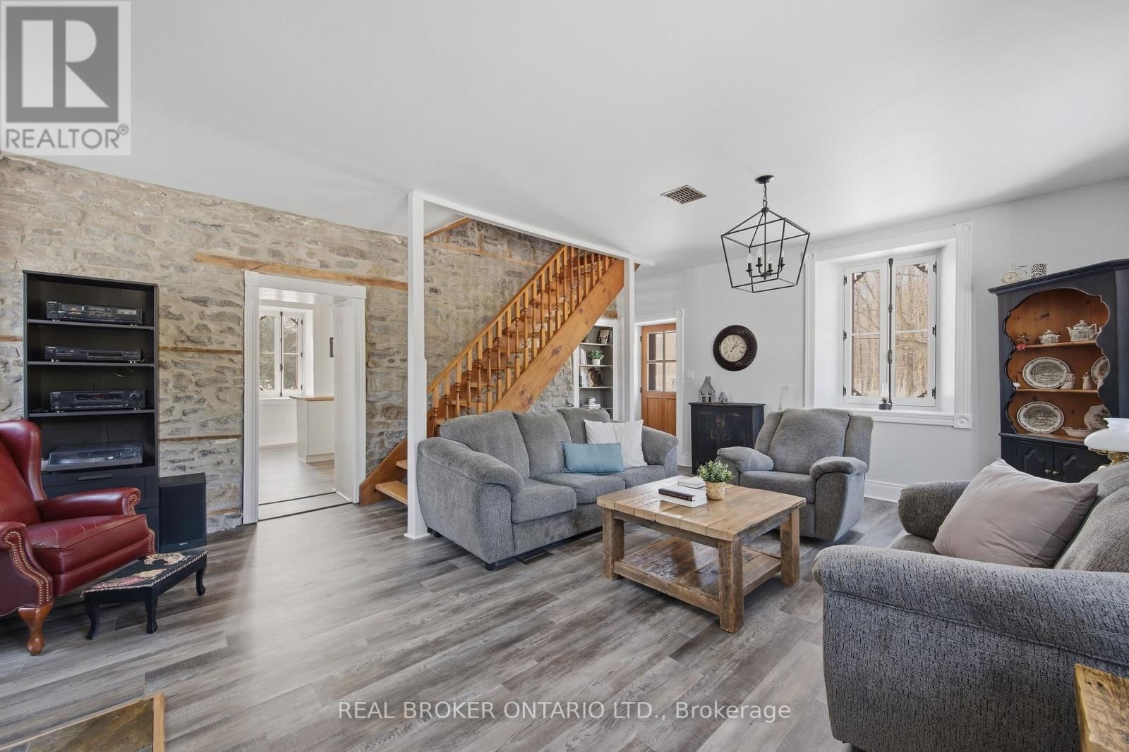 2090 BEACH ROAD Image 19