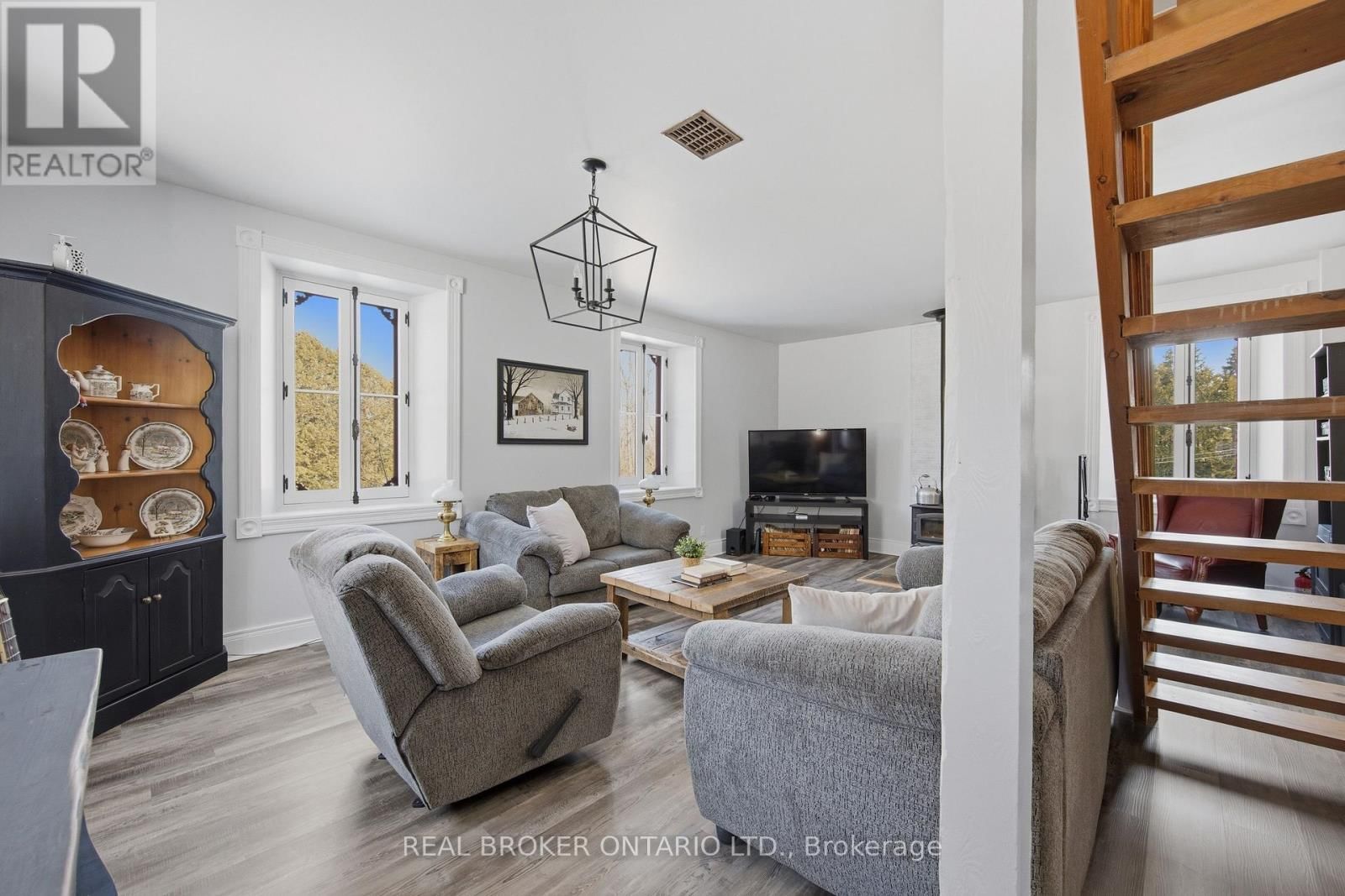 2090 BEACH ROAD Image 21