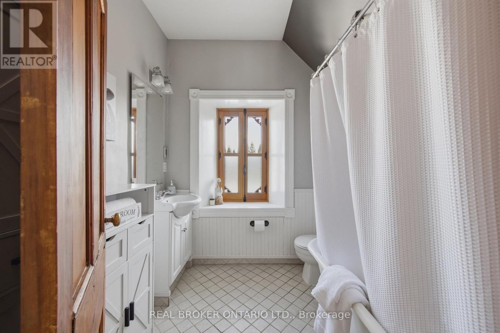 2090 BEACH ROAD Image 31