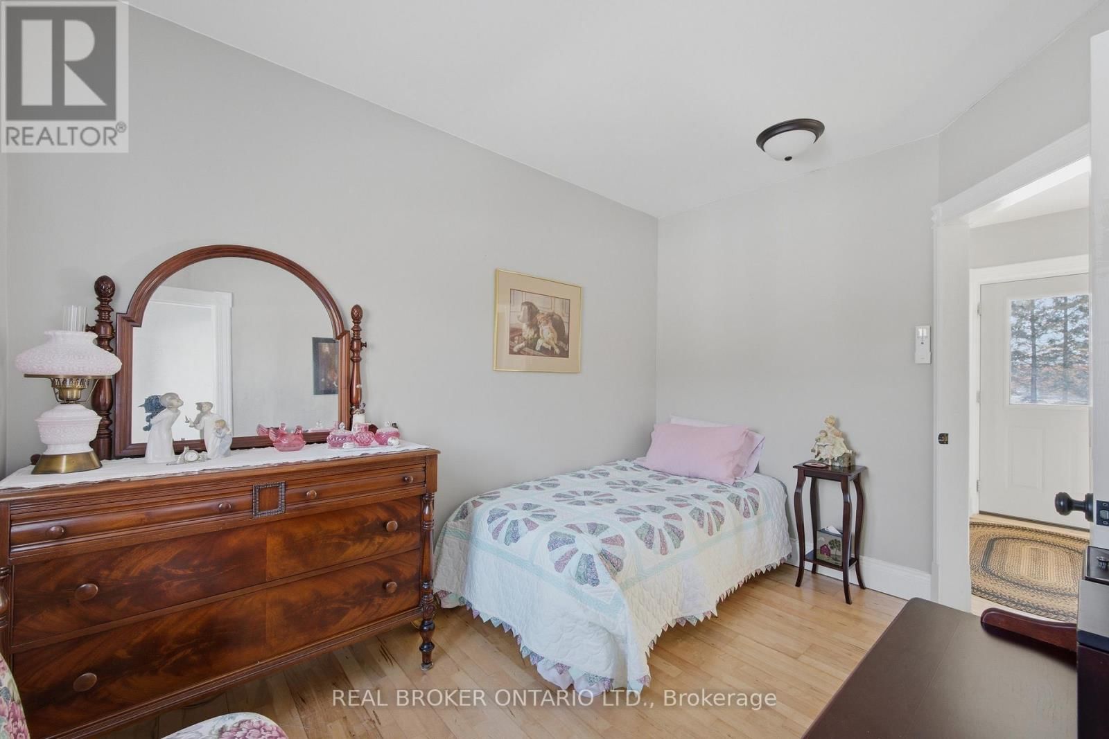 2090 BEACH ROAD Image 36