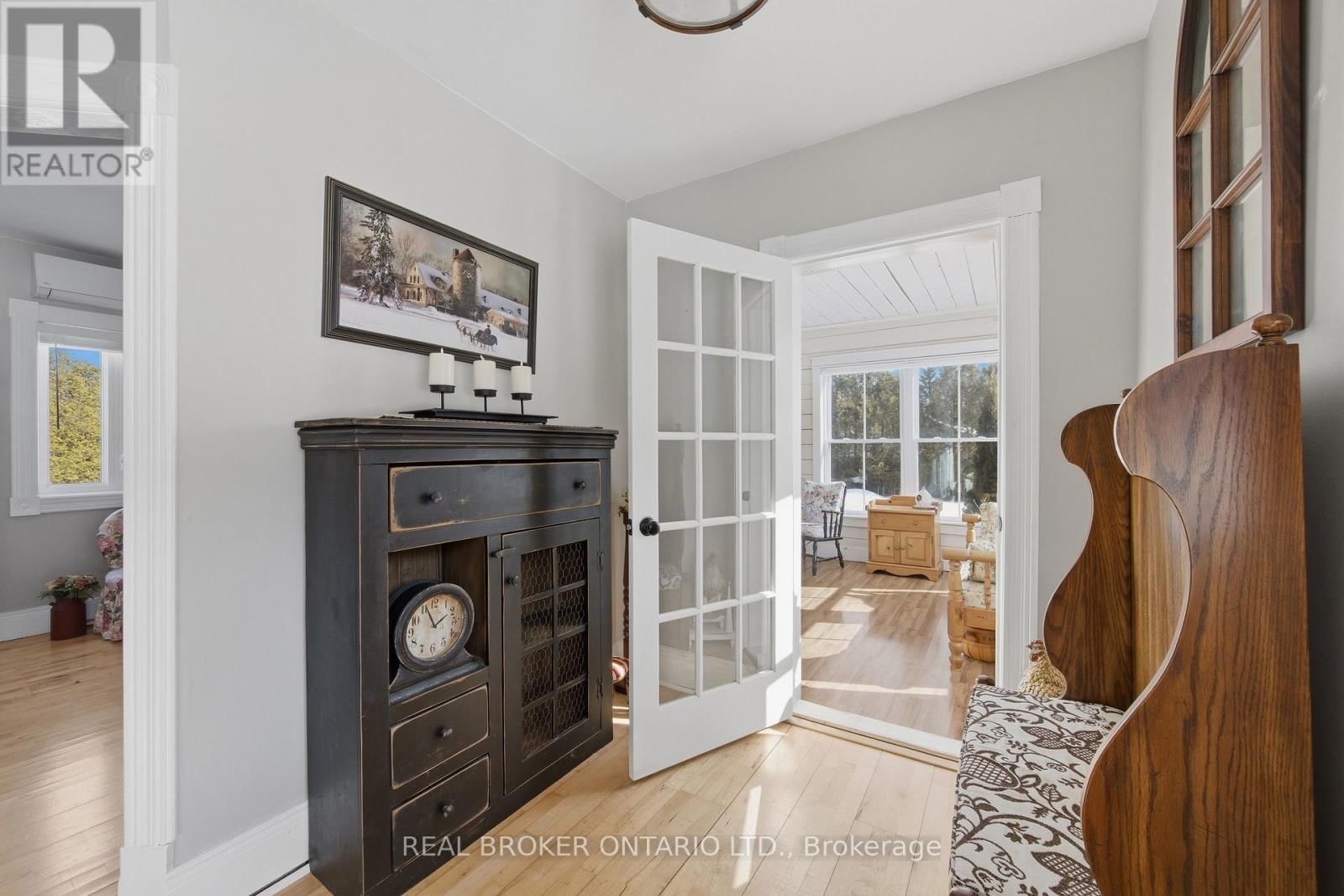 2090 BEACH ROAD Image 37