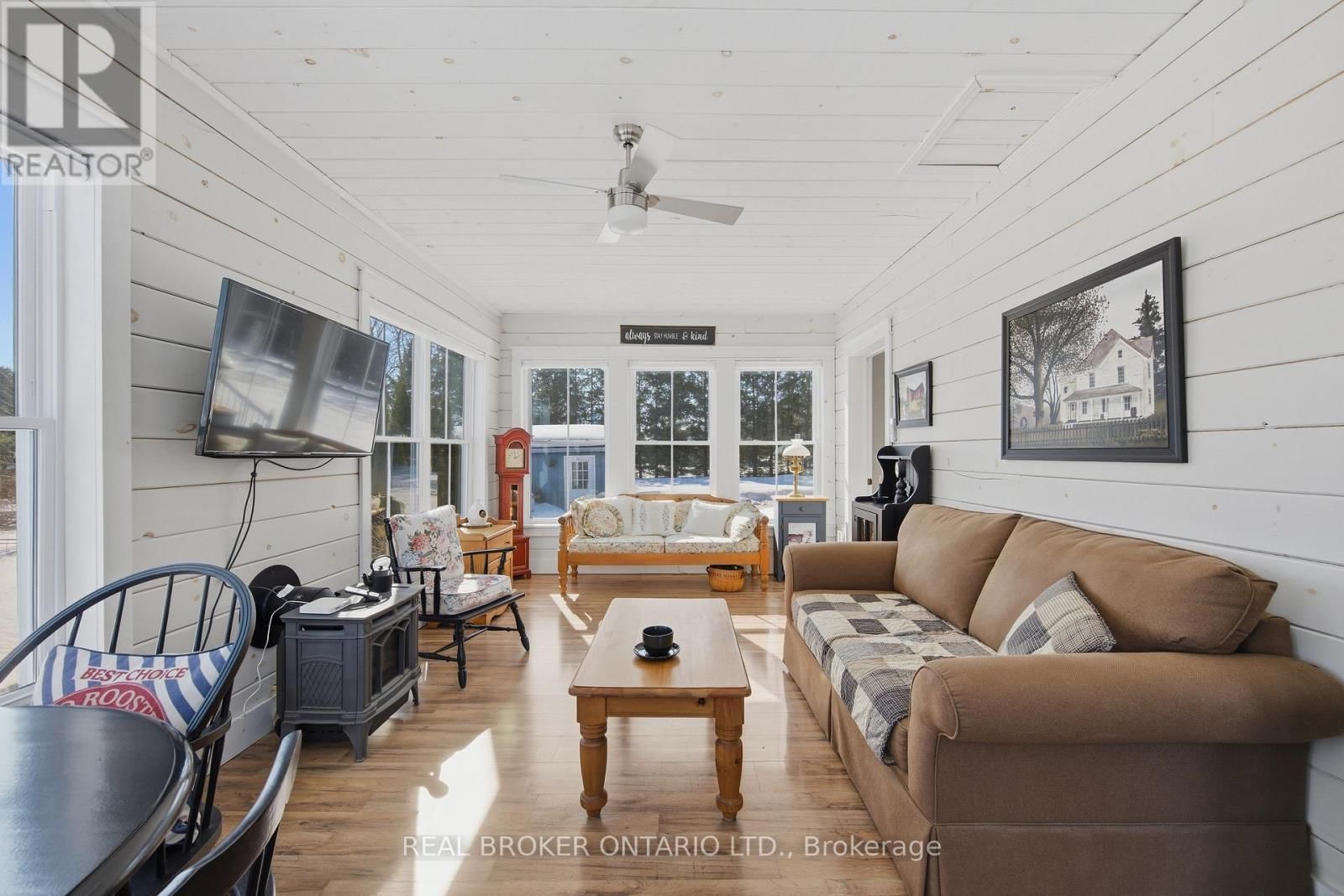 2090 BEACH ROAD Image 39