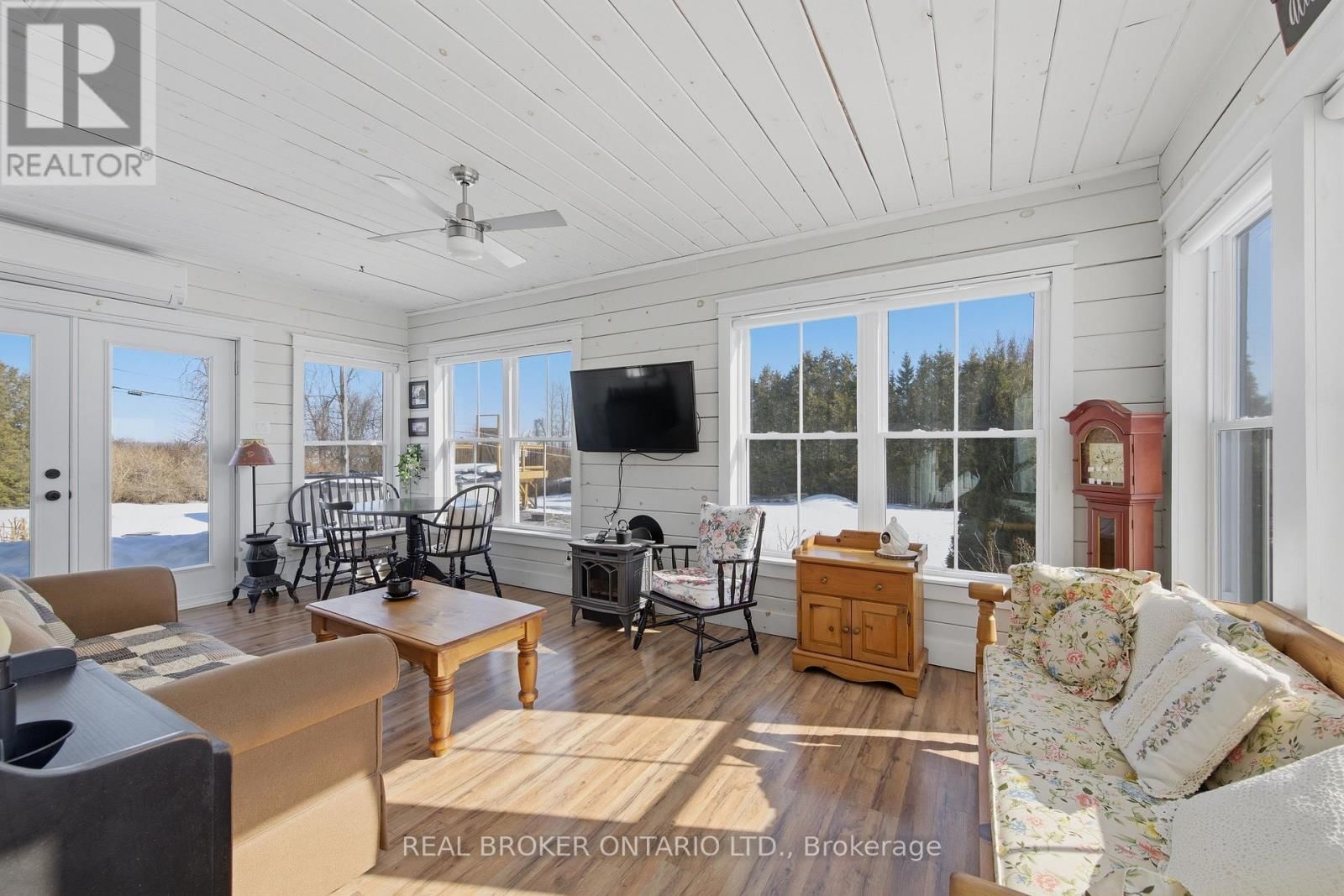 2090 BEACH ROAD Image 40