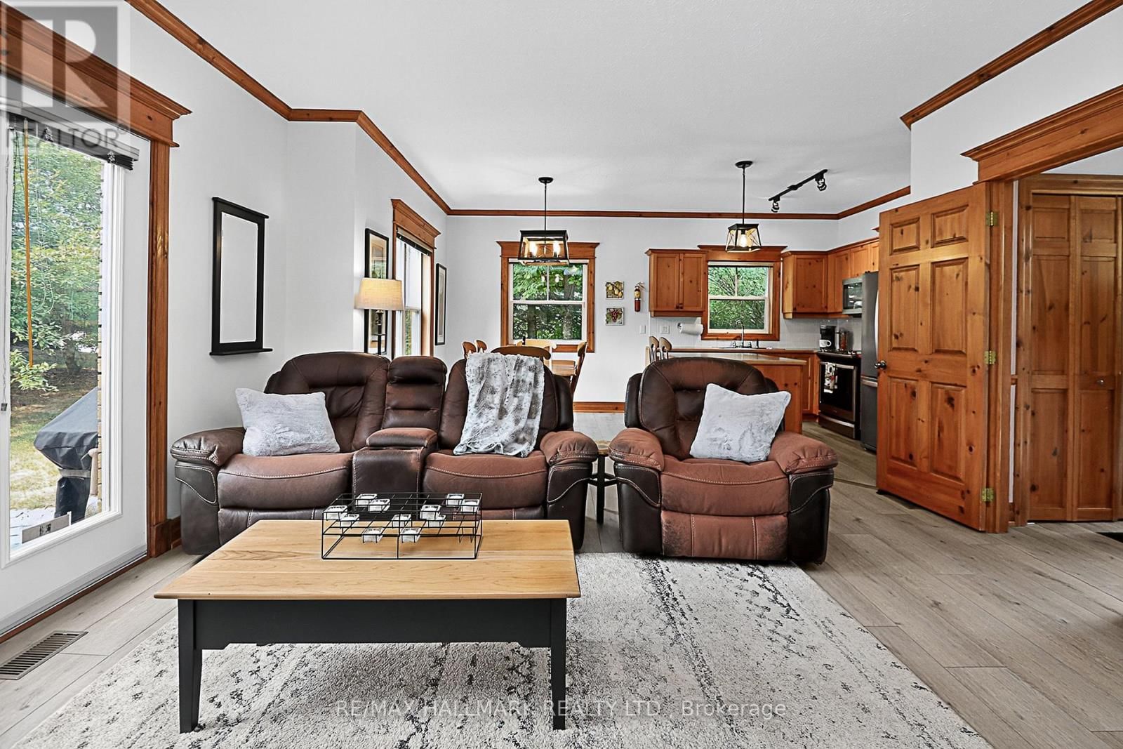 101 - 184 SNOWBRIDGE WAY Image 5