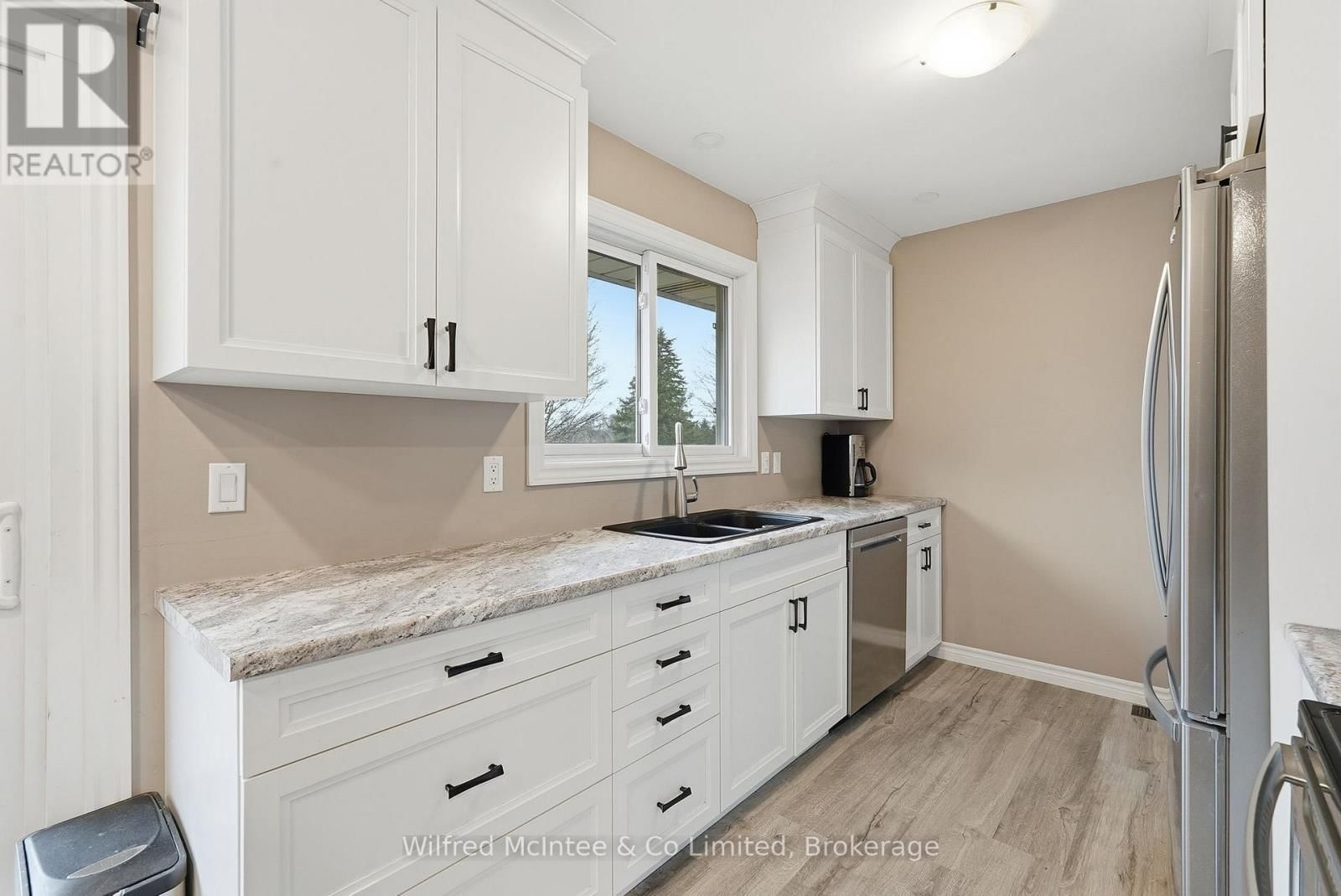 12 SECOND STREET Image 14