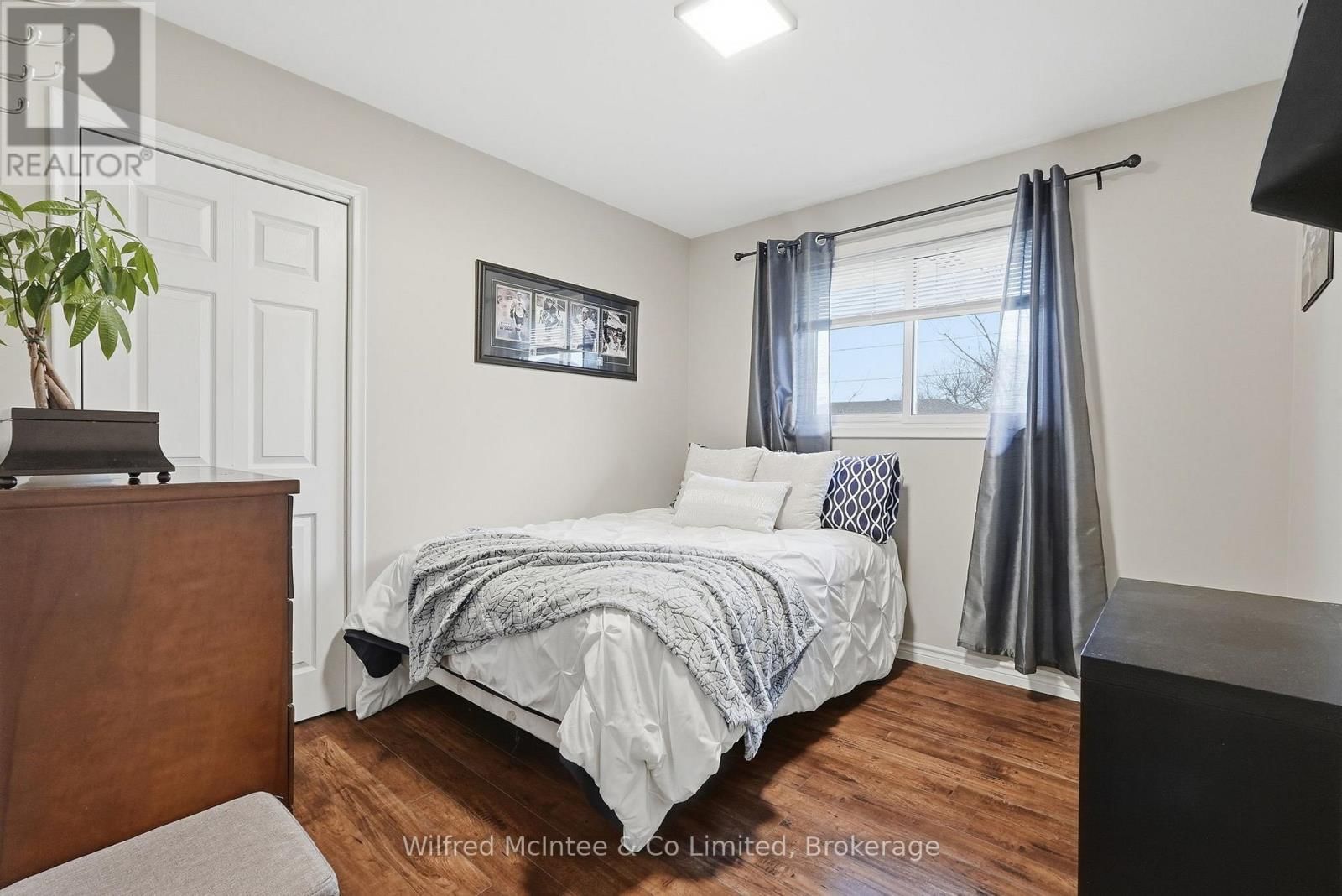 12 SECOND STREET Image 19