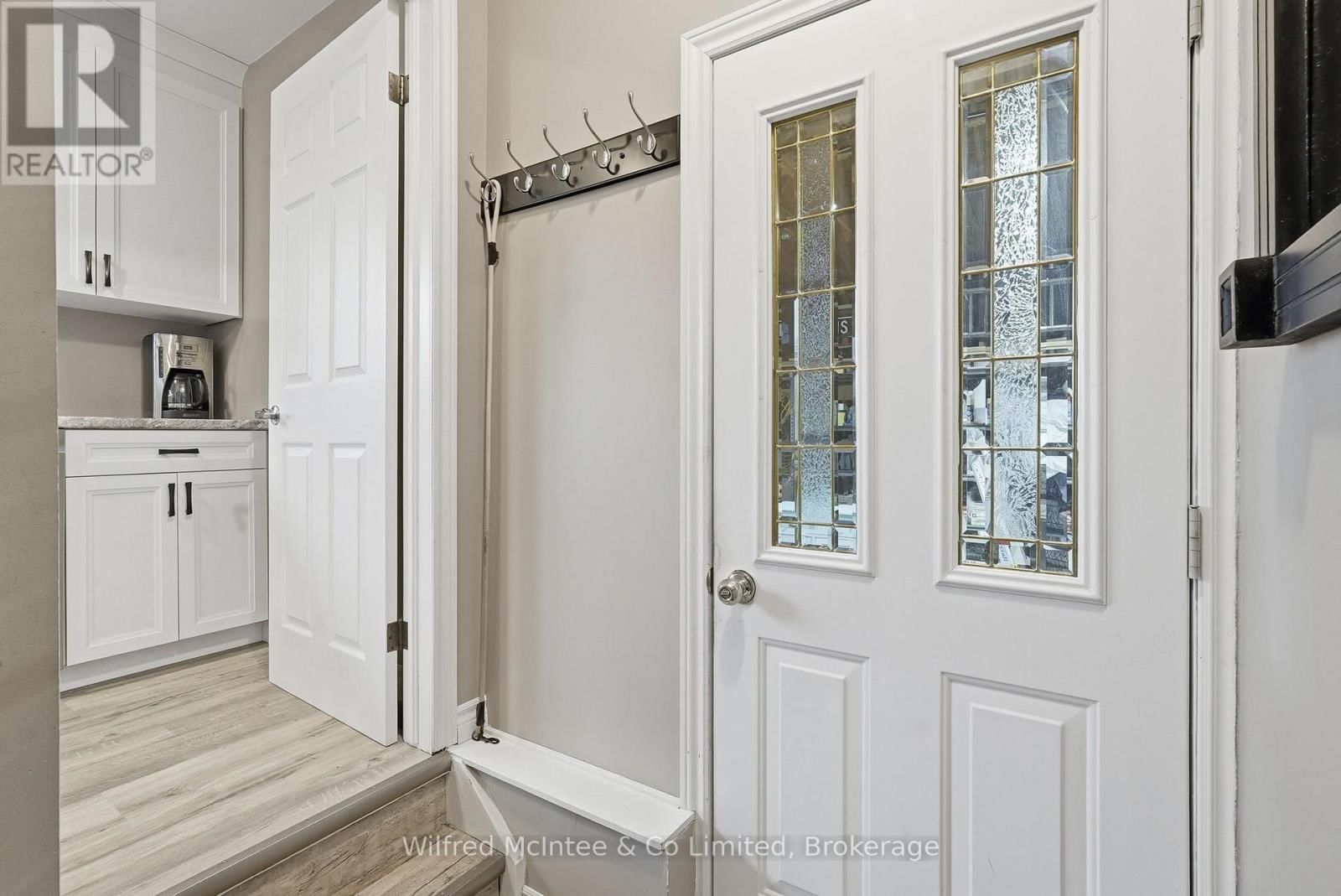 12 SECOND STREET Image 22