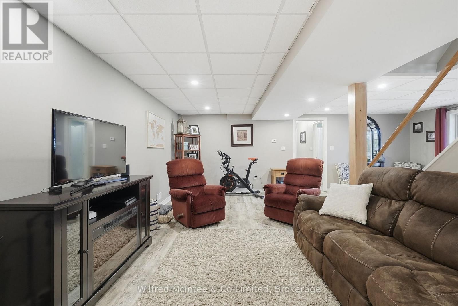 12 SECOND STREET Image 25