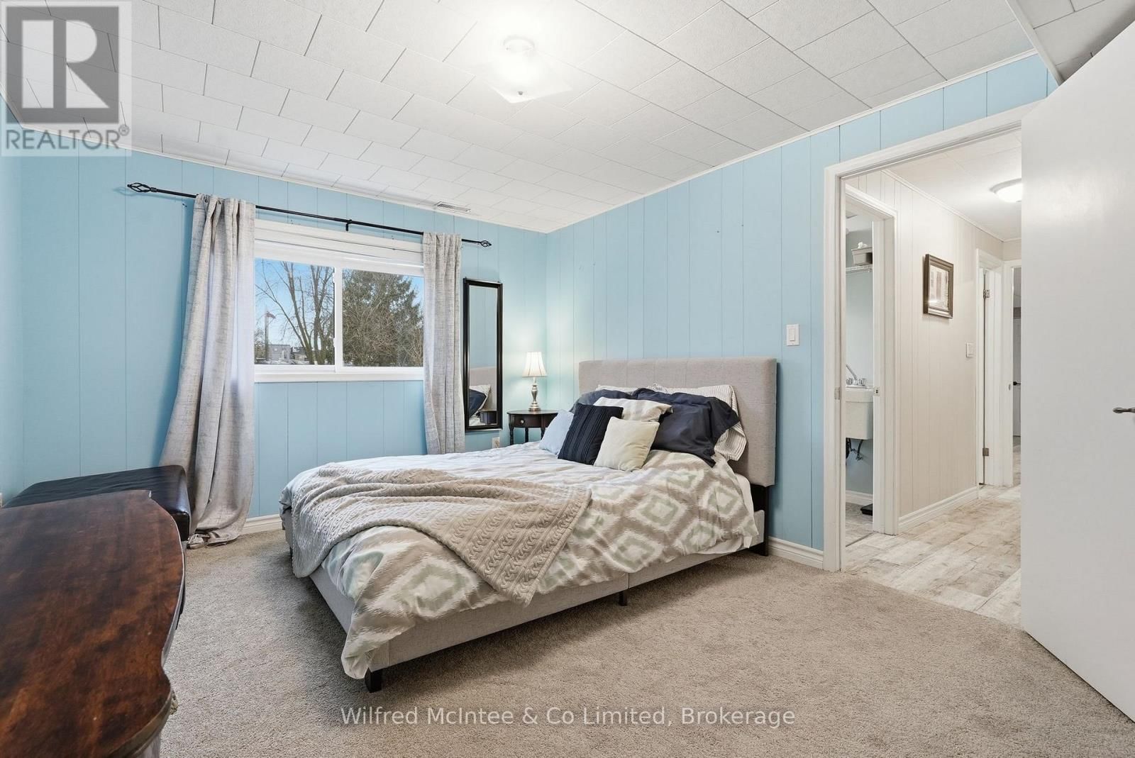 12 SECOND STREET Image 30