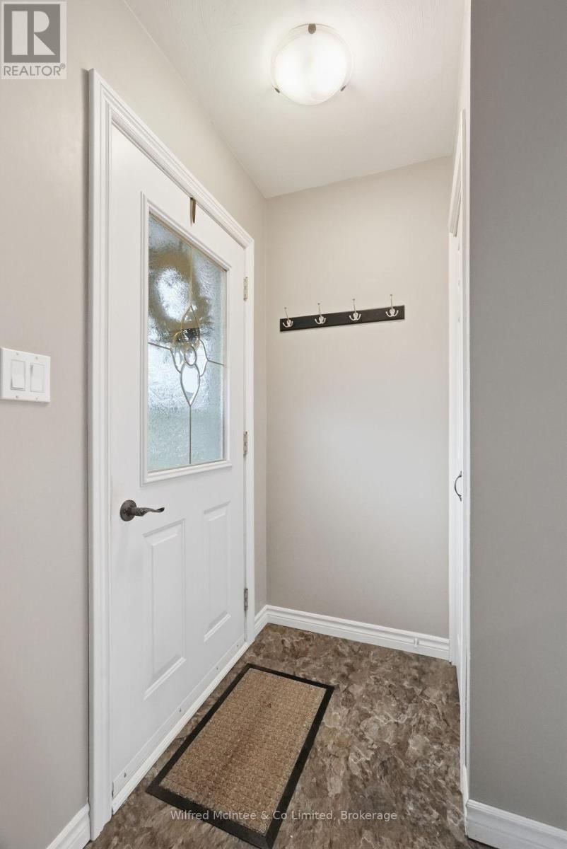 12 SECOND STREET Image 6