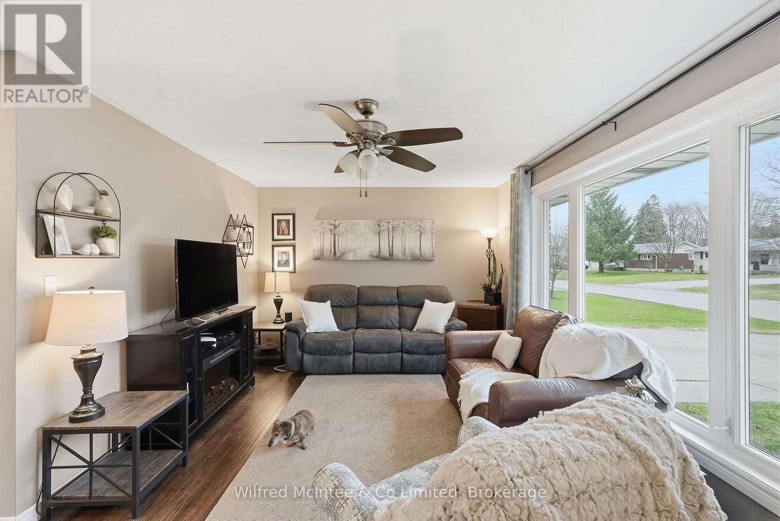 12 SECOND STREET Image 8