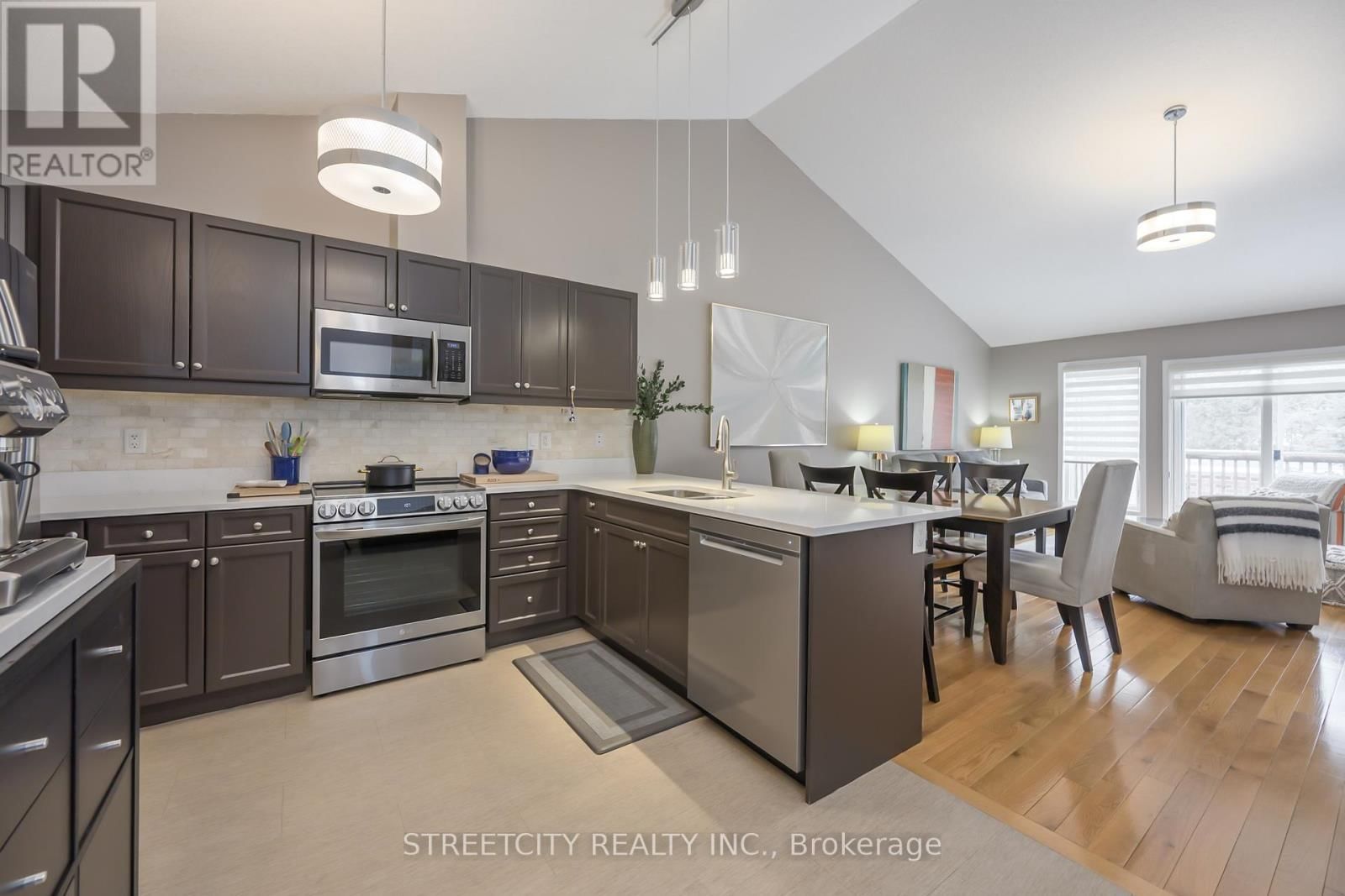 16 - 464 COMMISSIONERS ROAD WEST Image 11