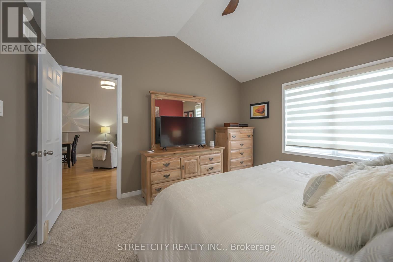 16 - 464 COMMISSIONERS ROAD WEST Image 18