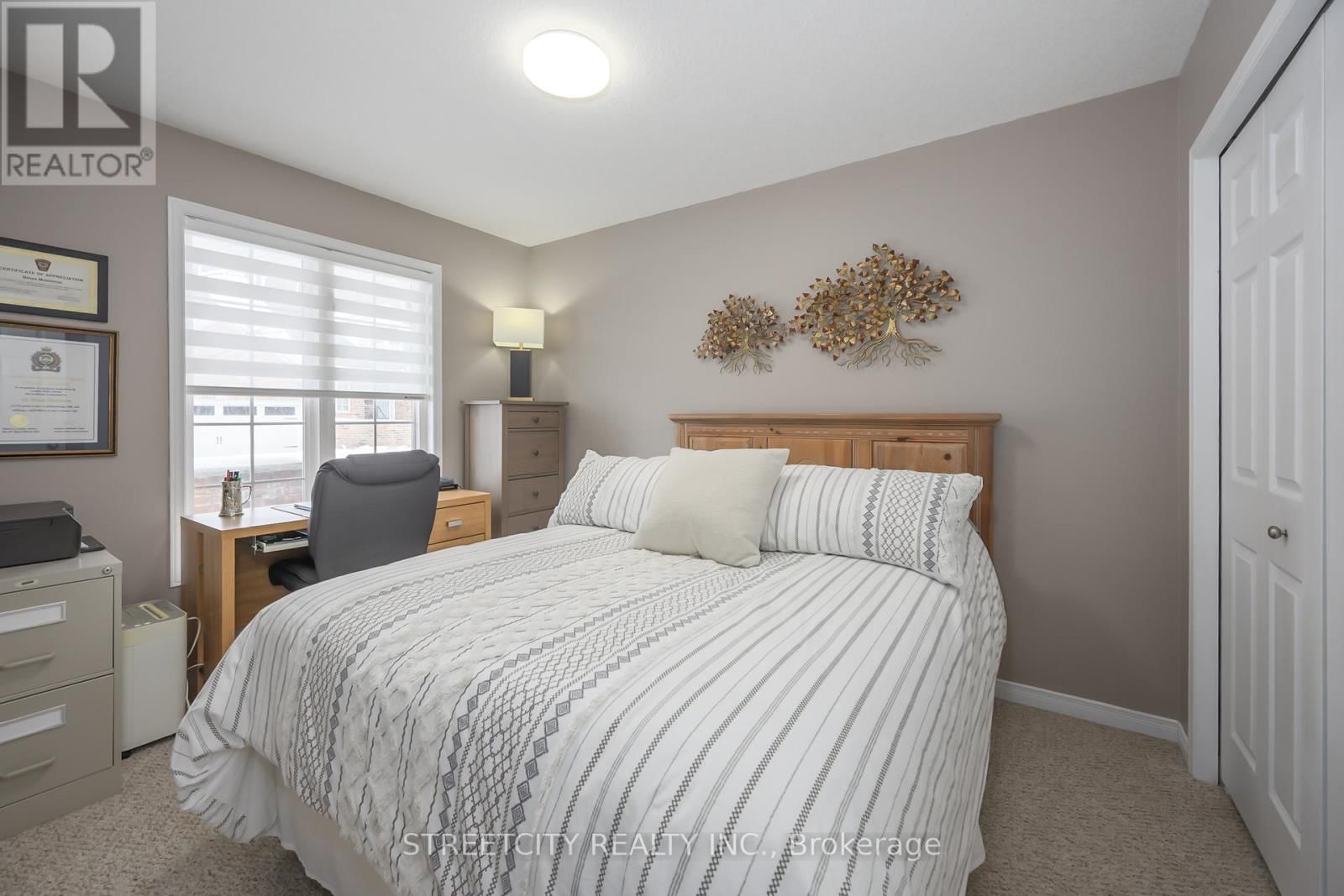 16 - 464 COMMISSIONERS ROAD WEST Image 21