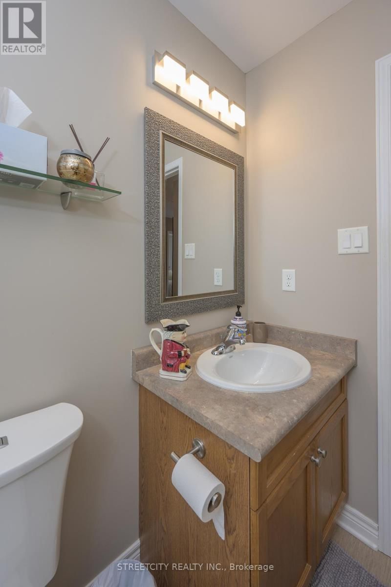 16 - 464 COMMISSIONERS ROAD WEST Image 22