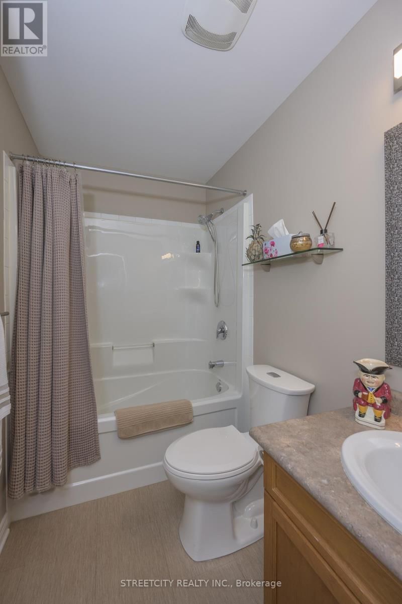 16 - 464 COMMISSIONERS ROAD WEST Image 23