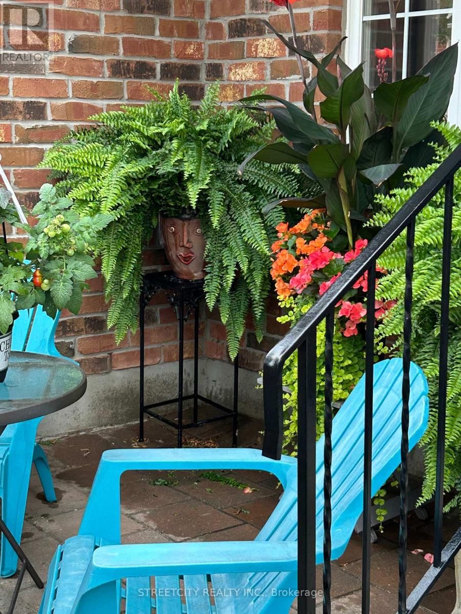 16 - 464 COMMISSIONERS ROAD WEST Image 5