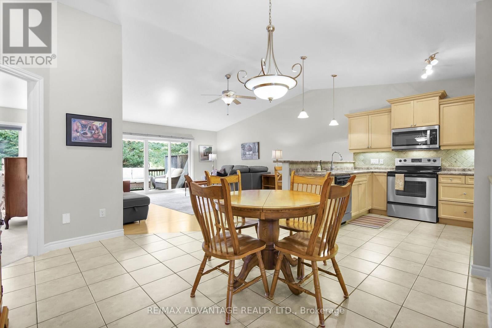 73 - 869 WHETHERFIELD STREET Image 11