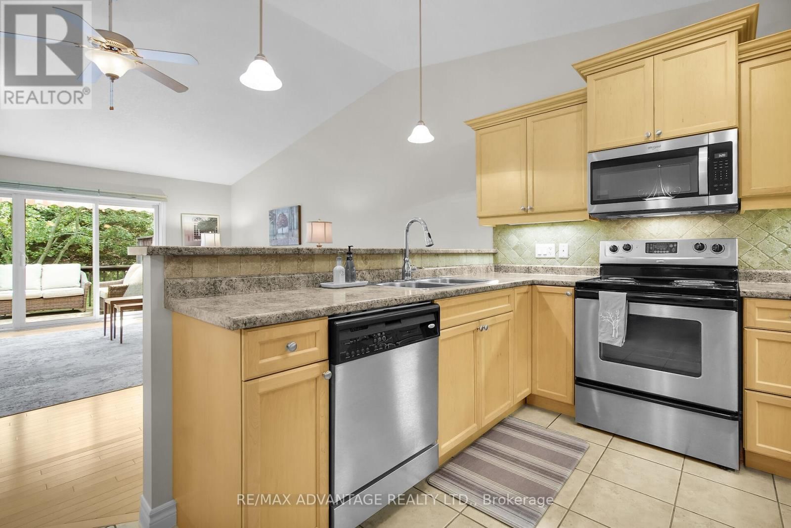 73 - 869 WHETHERFIELD STREET Image 16