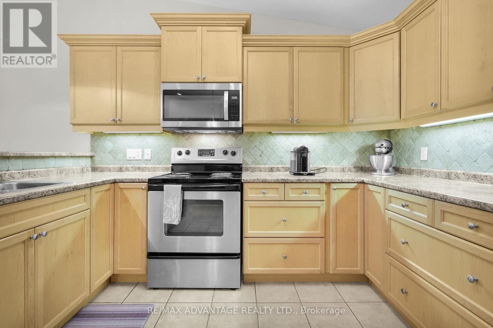 73 - 869 WHETHERFIELD STREET Image 17