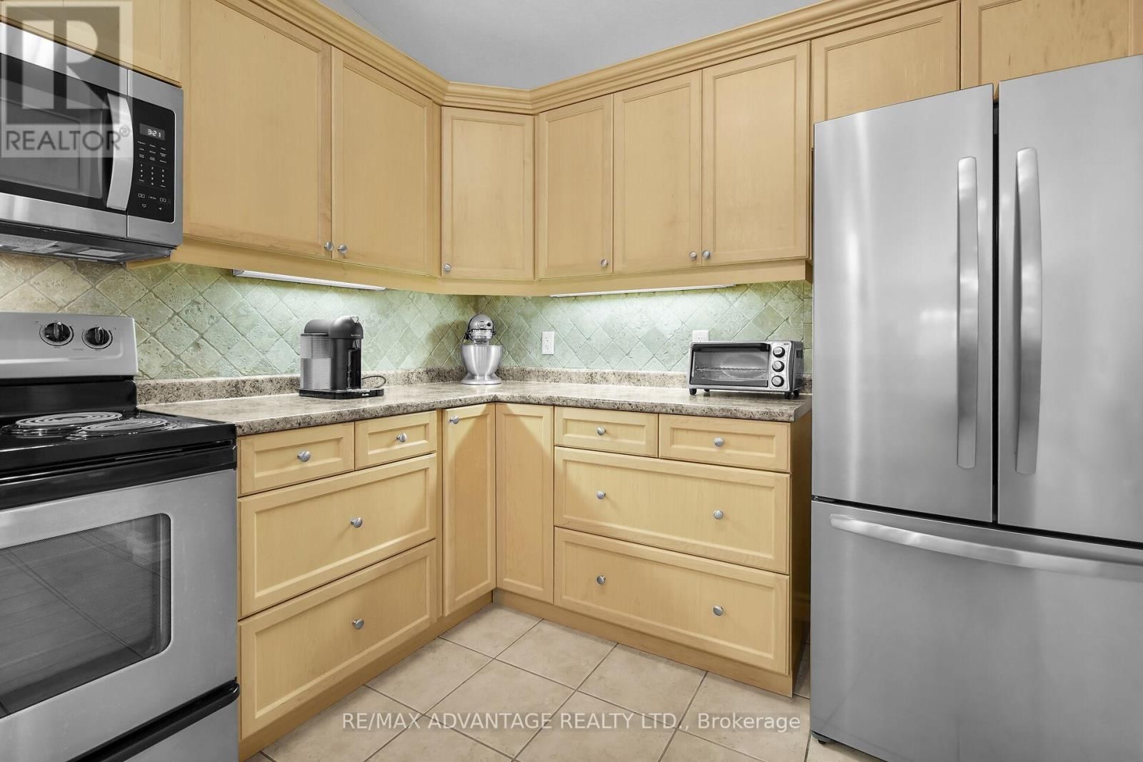 73 - 869 WHETHERFIELD STREET Image 18