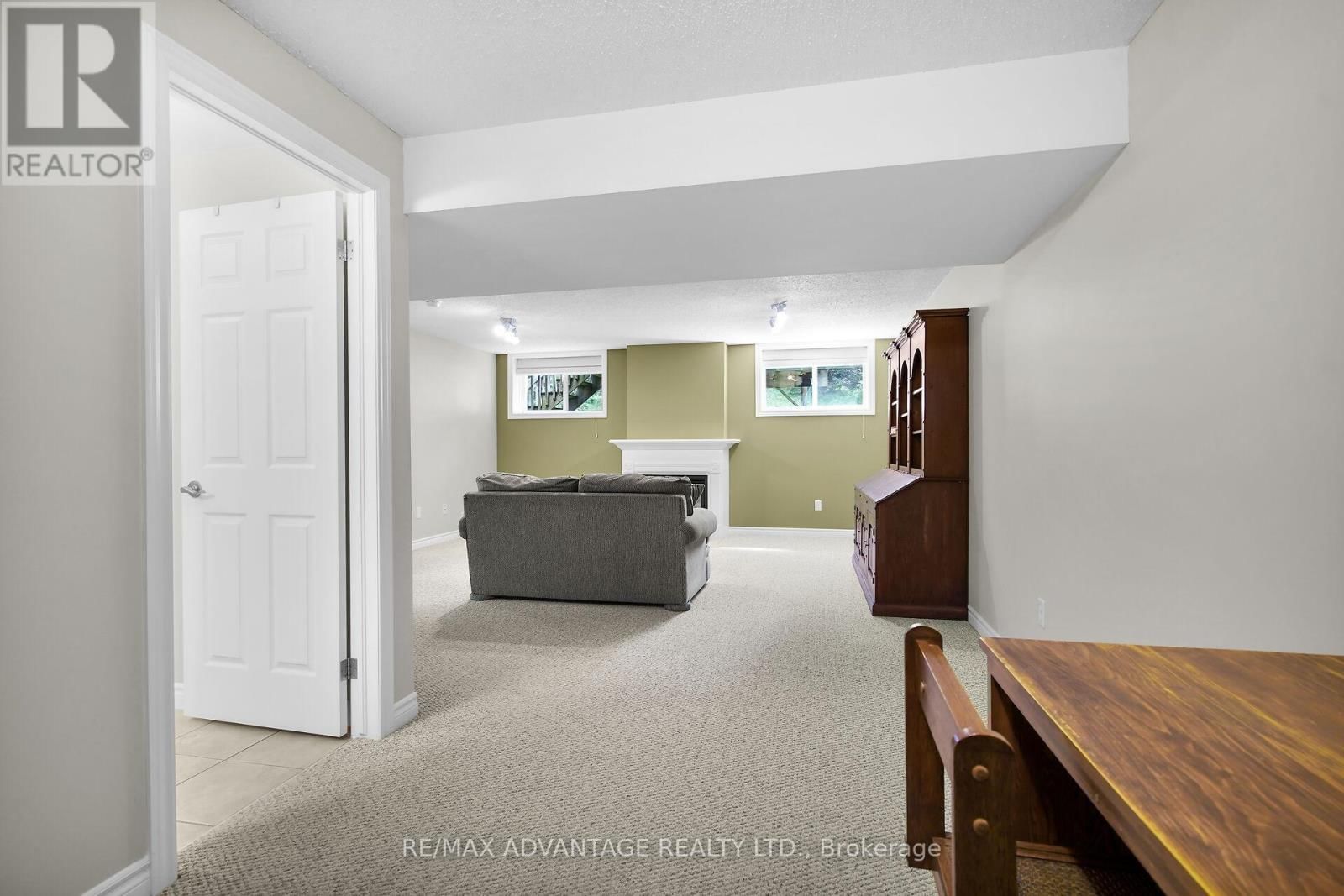 73 - 869 WHETHERFIELD STREET Image 27