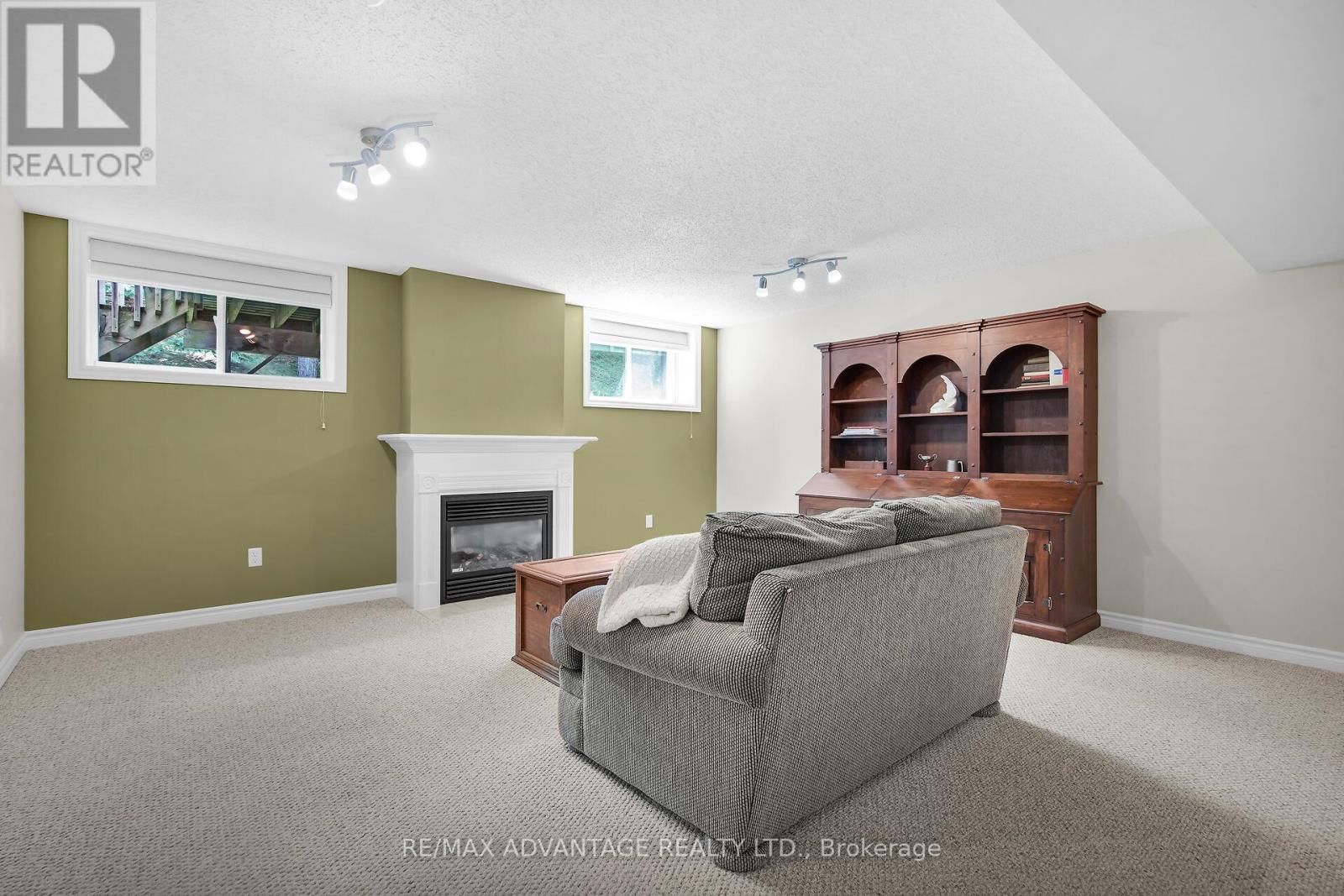 73 - 869 WHETHERFIELD STREET Image 29