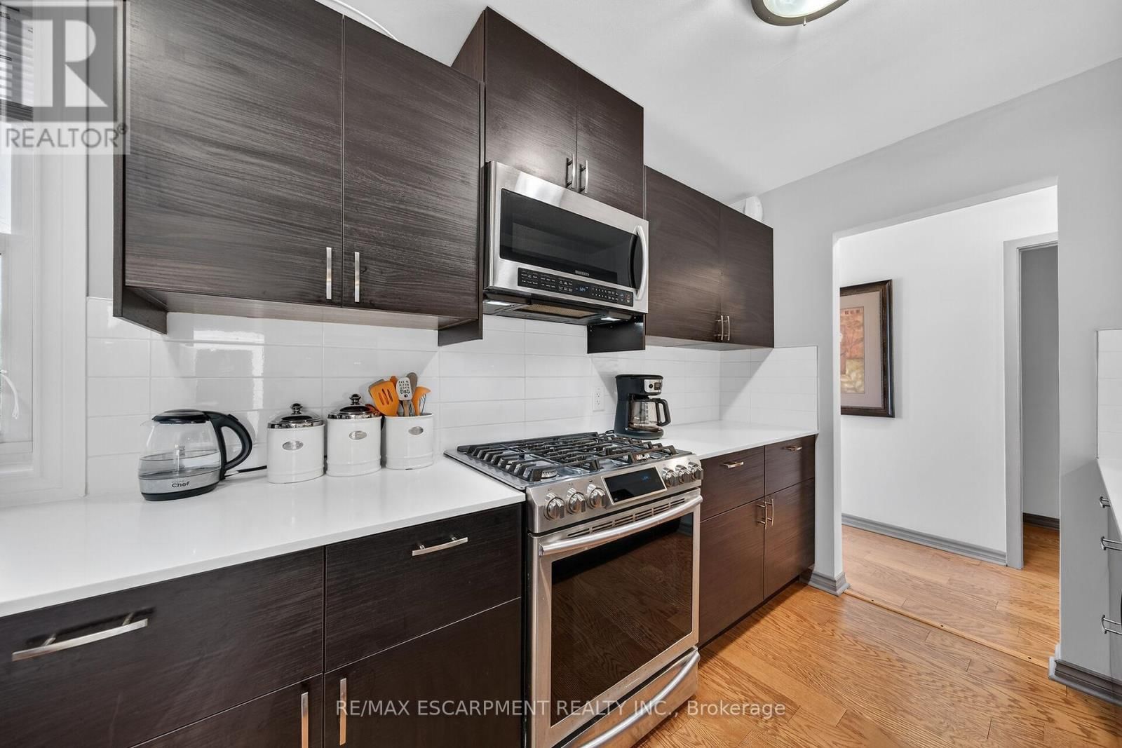 211 BIRCHCLIFFE CRESCENT Image 14