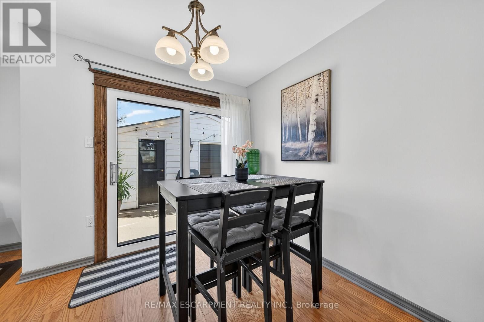 211 BIRCHCLIFFE CRESCENT Image 16