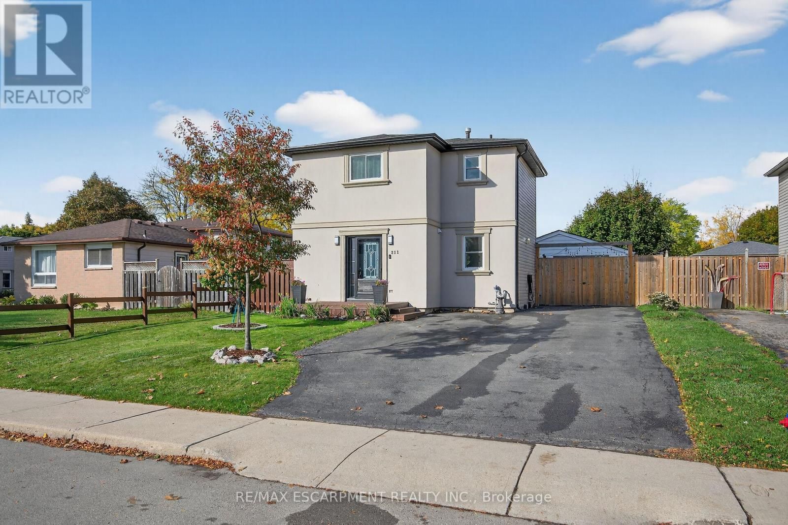 211 BIRCHCLIFFE CRESCENT Image 2