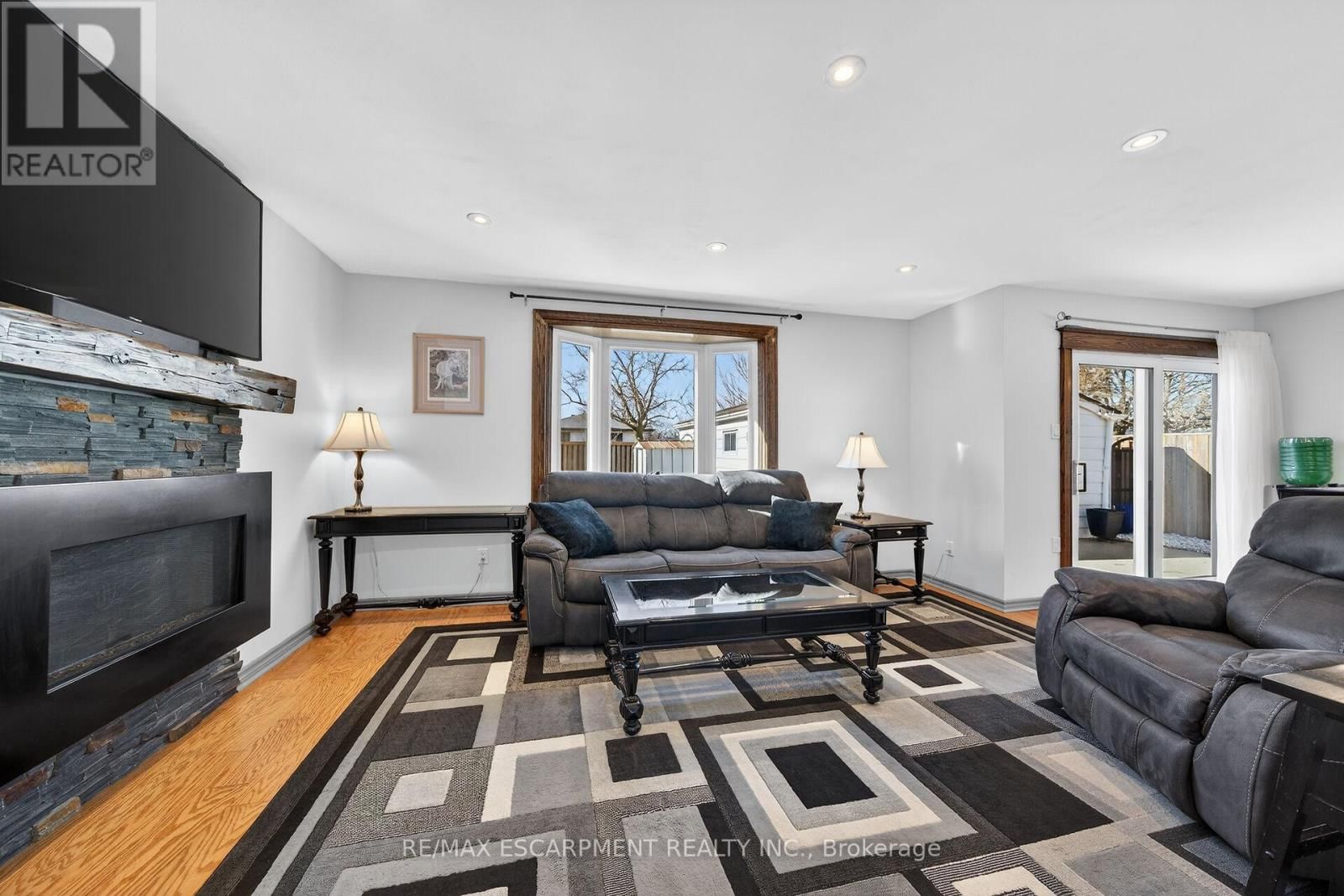 211 BIRCHCLIFFE CRESCENT Image 21