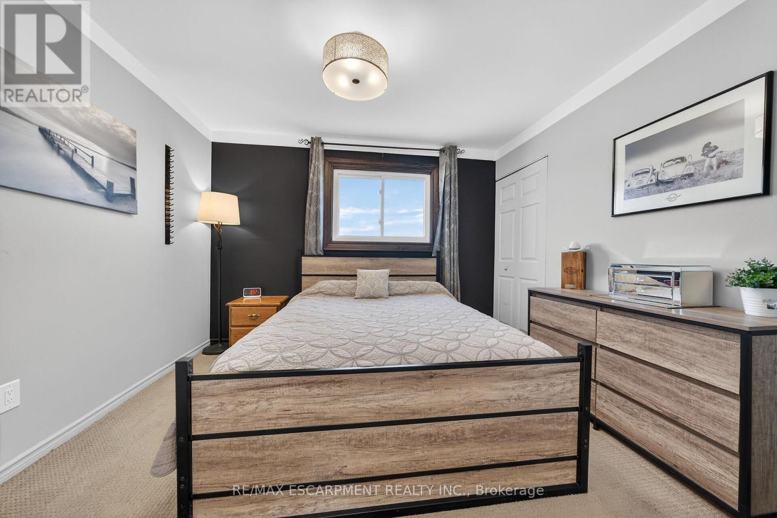 211 BIRCHCLIFFE CRESCENT Image 23