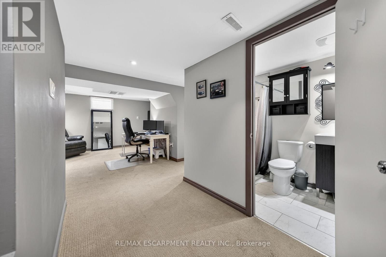 211 BIRCHCLIFFE CRESCENT Image 33