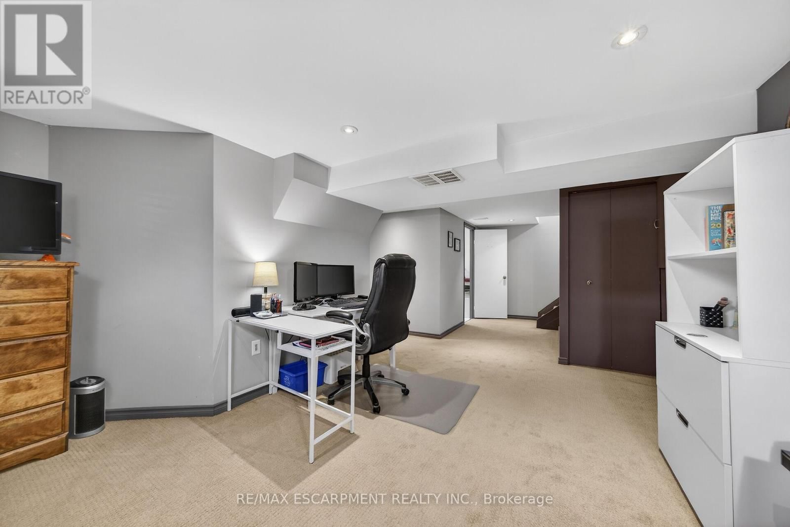 211 BIRCHCLIFFE CRESCENT Image 37