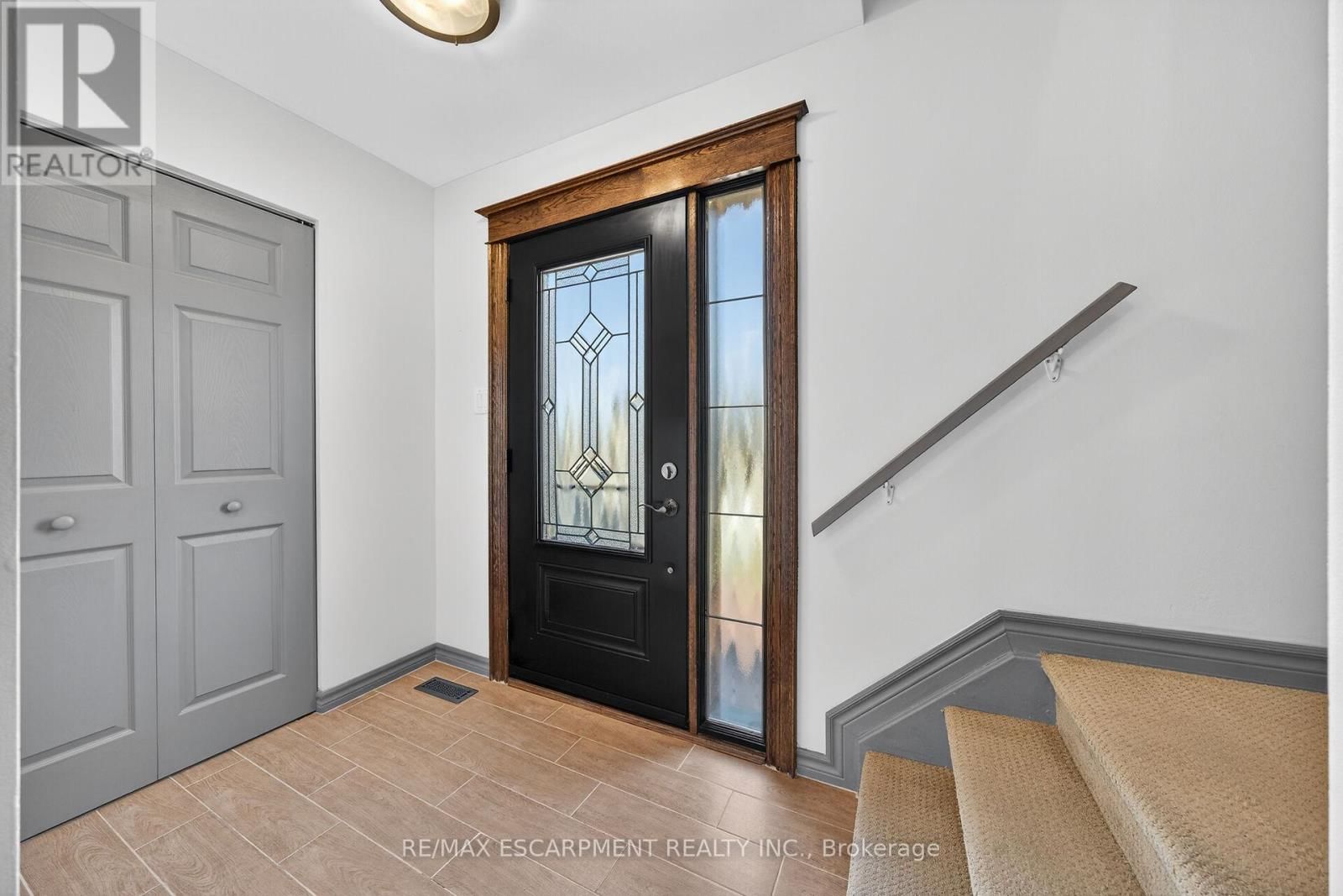 211 BIRCHCLIFFE CRESCENT Image 5