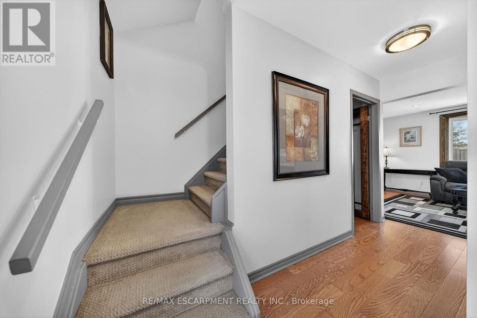 211 BIRCHCLIFFE CRESCENT Image 6