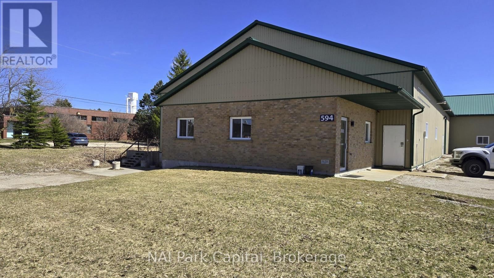 594 GLENGARRY CRESCENT Image 1