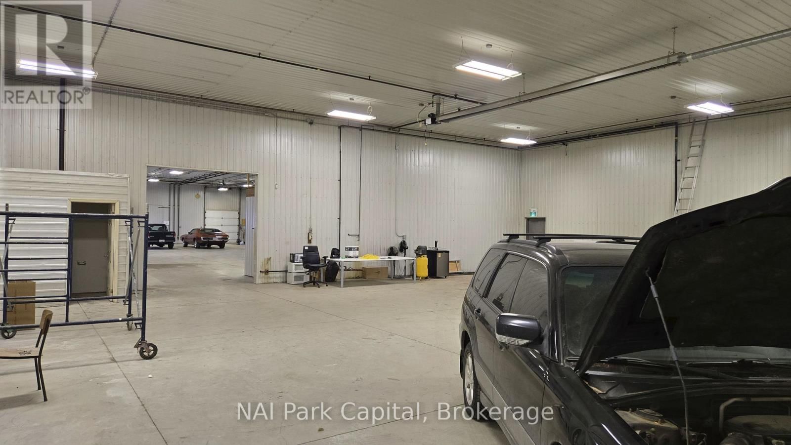 594 GLENGARRY CRESCENT Image 12