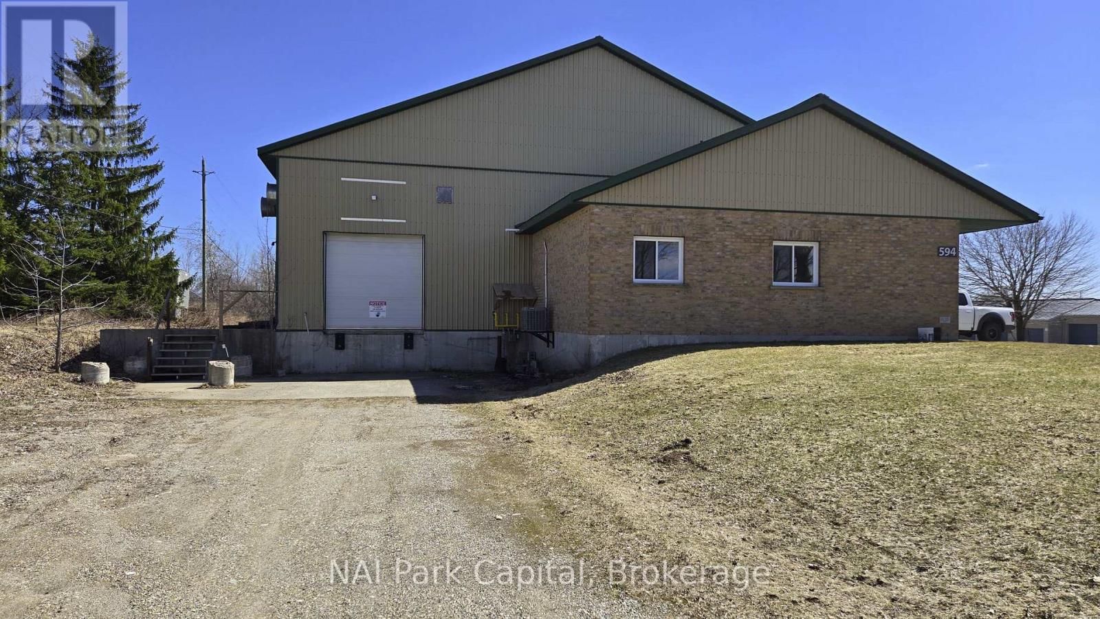 594 GLENGARRY CRESCENT Image 2