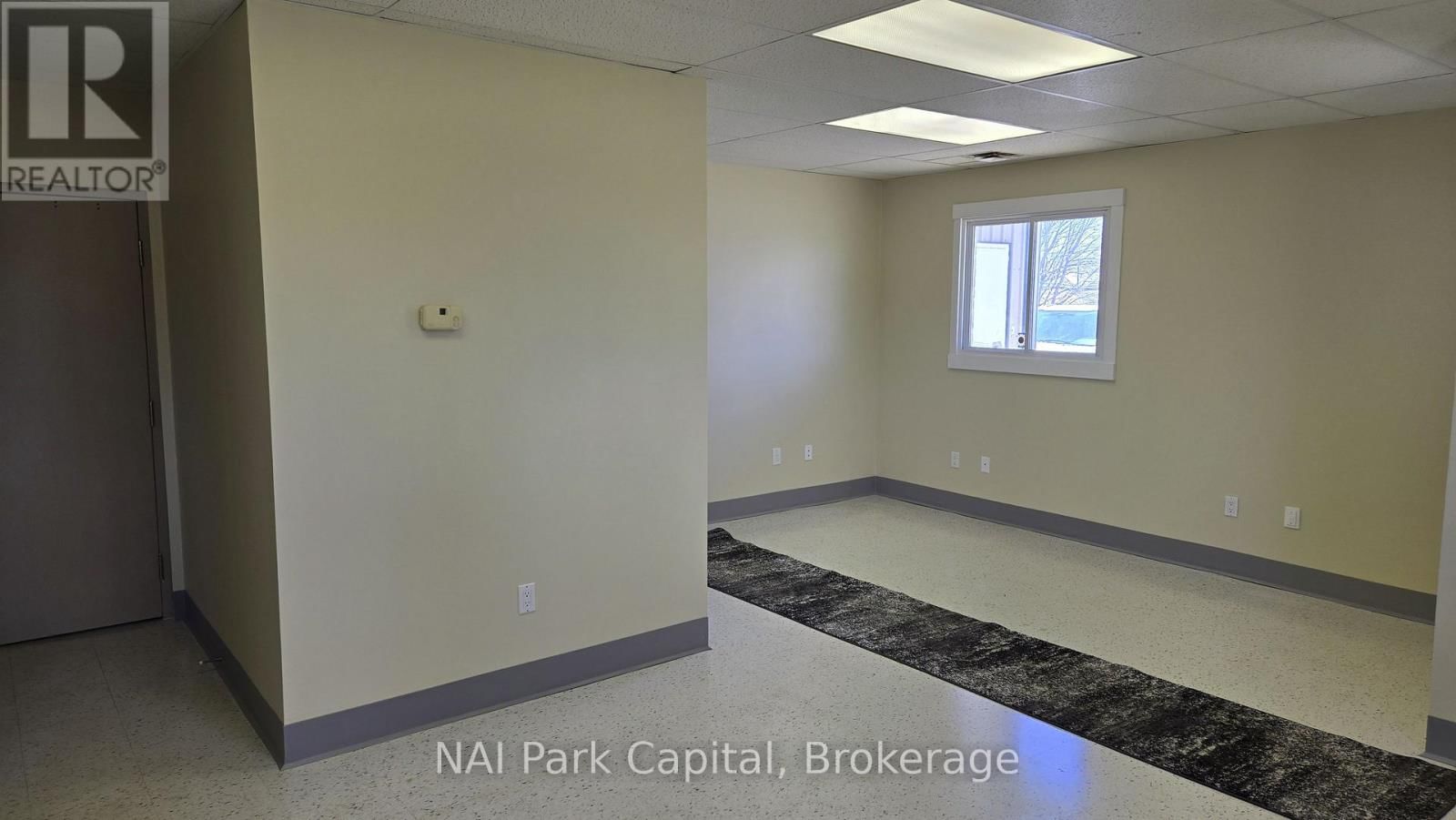 594 GLENGARRY CRESCENT Image 6