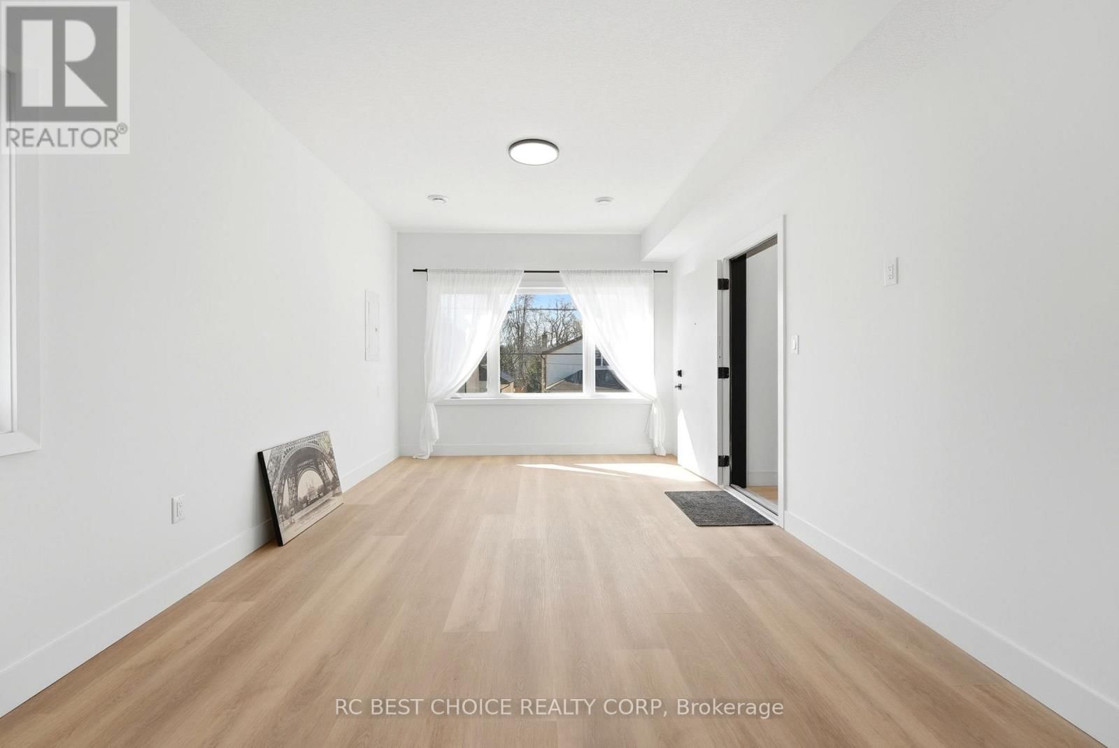 108 BRISCOE STREET EAST Image 10