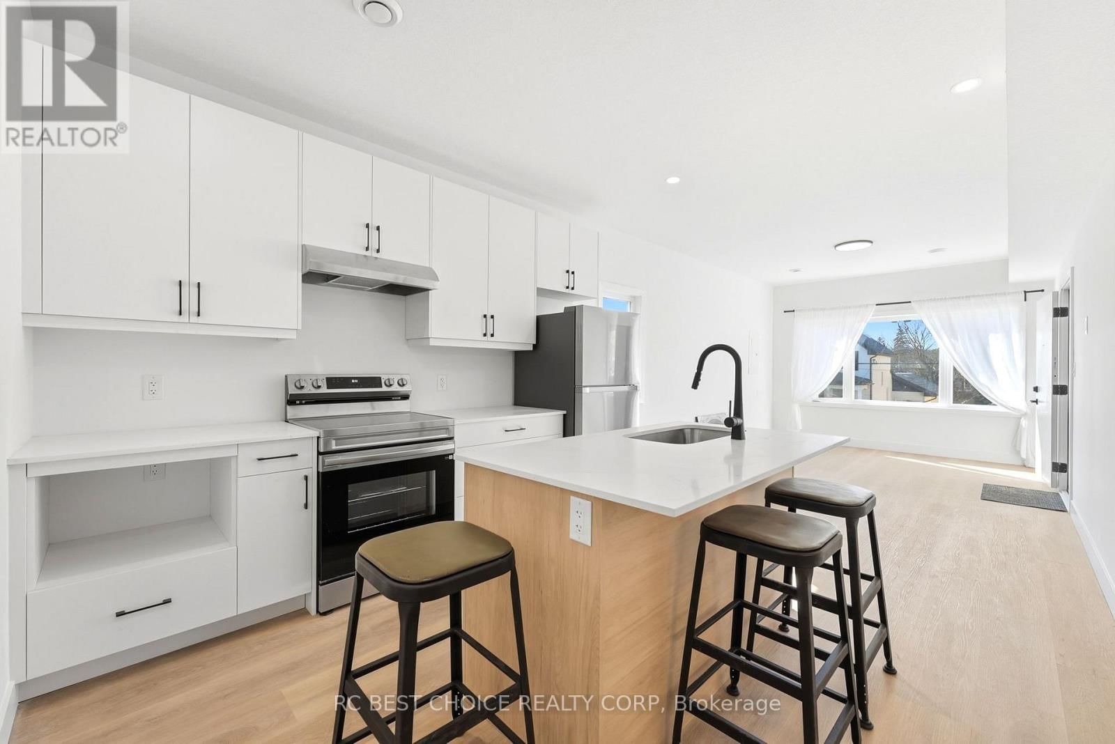 108 BRISCOE STREET EAST Image 12