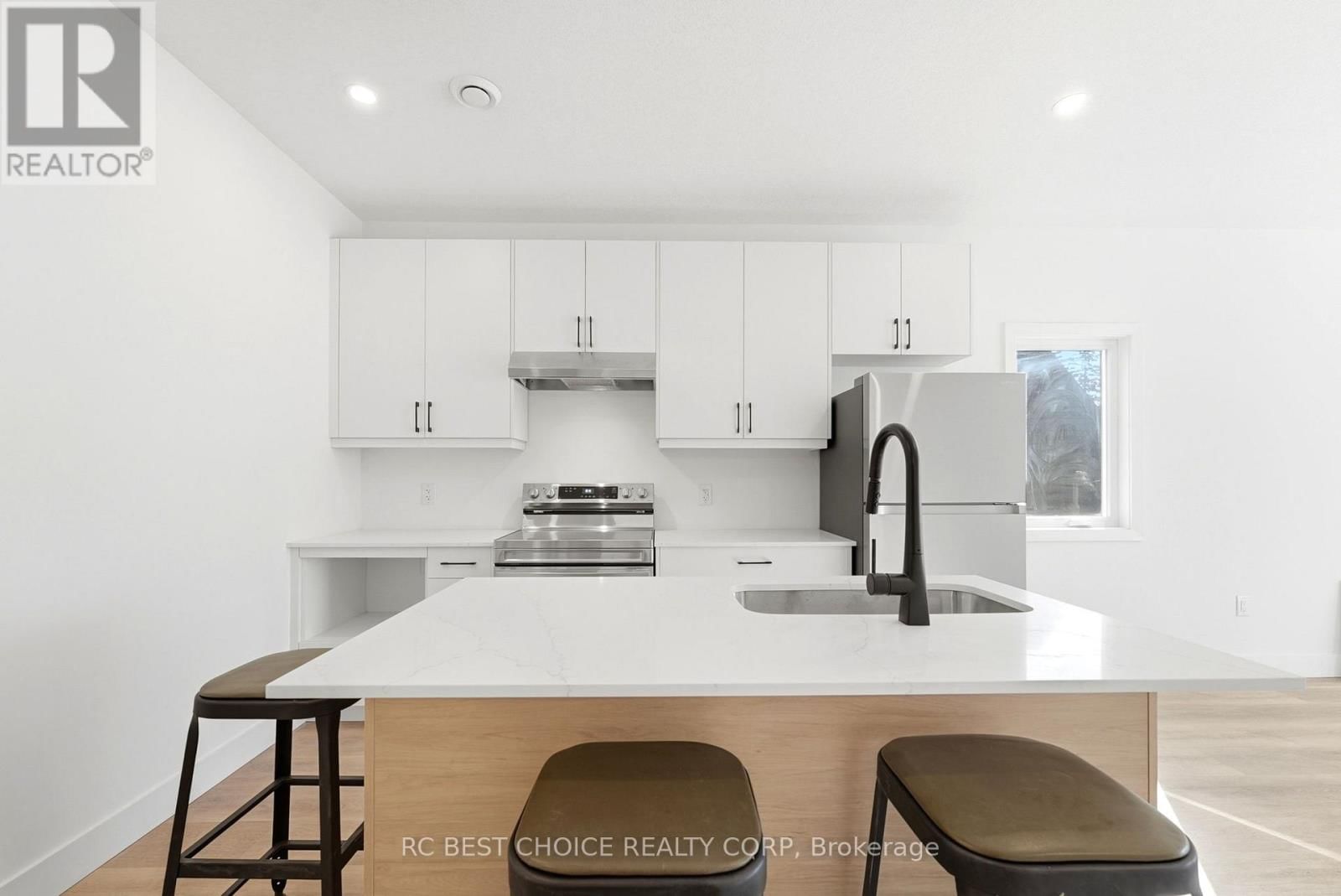 108 BRISCOE STREET EAST Image 14