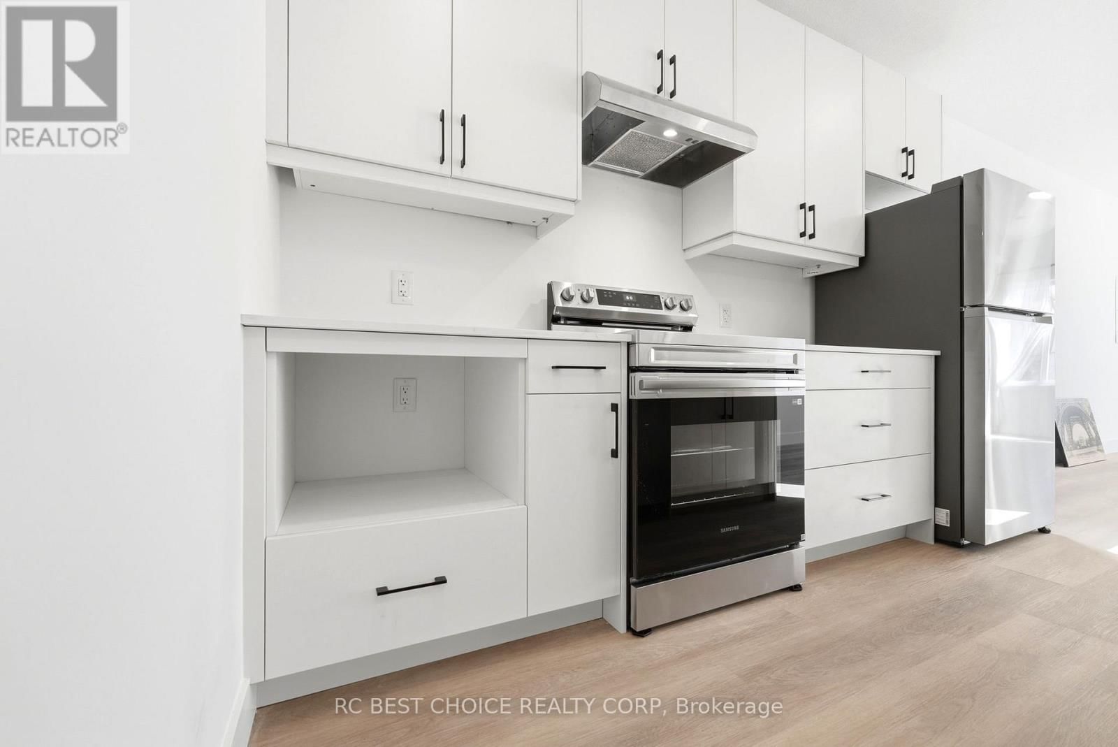 108 BRISCOE STREET EAST Image 16