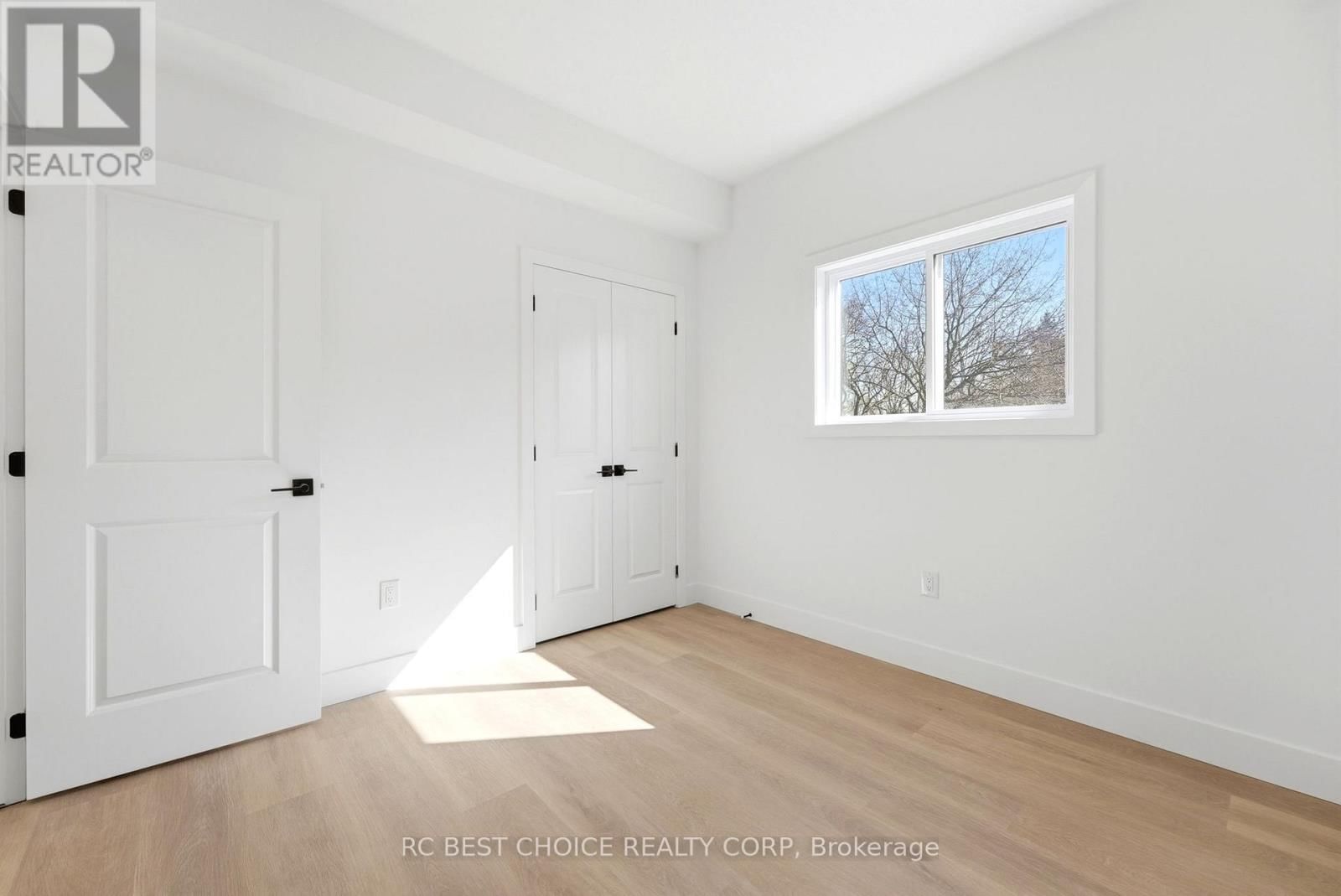 108 BRISCOE STREET EAST Image 22