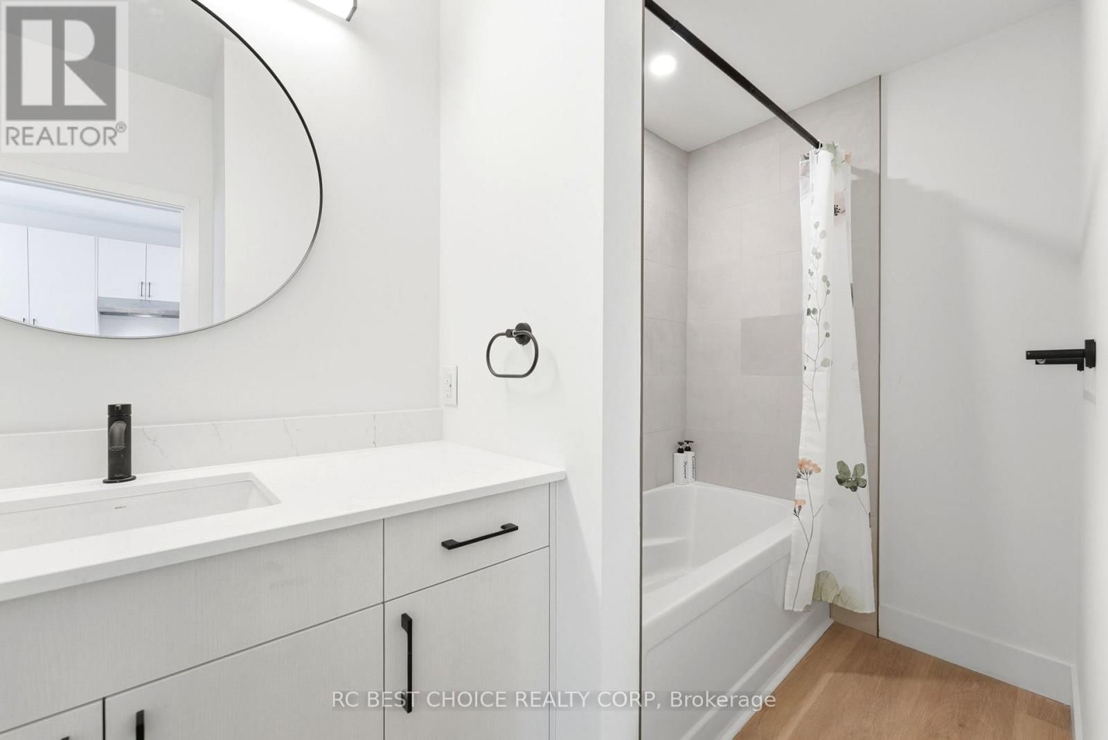 108 BRISCOE STREET EAST Image 23