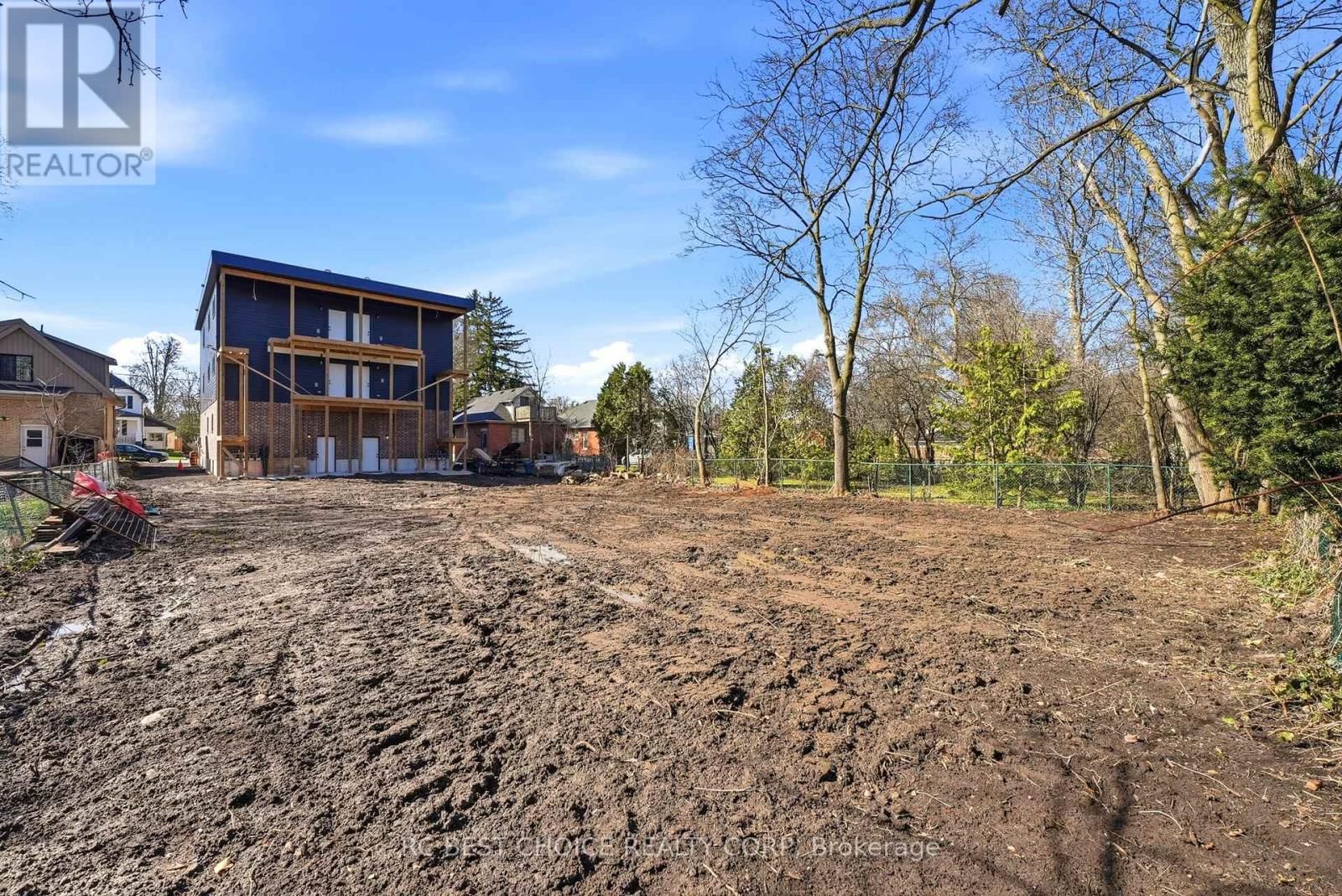 108 BRISCOE STREET EAST Image 25