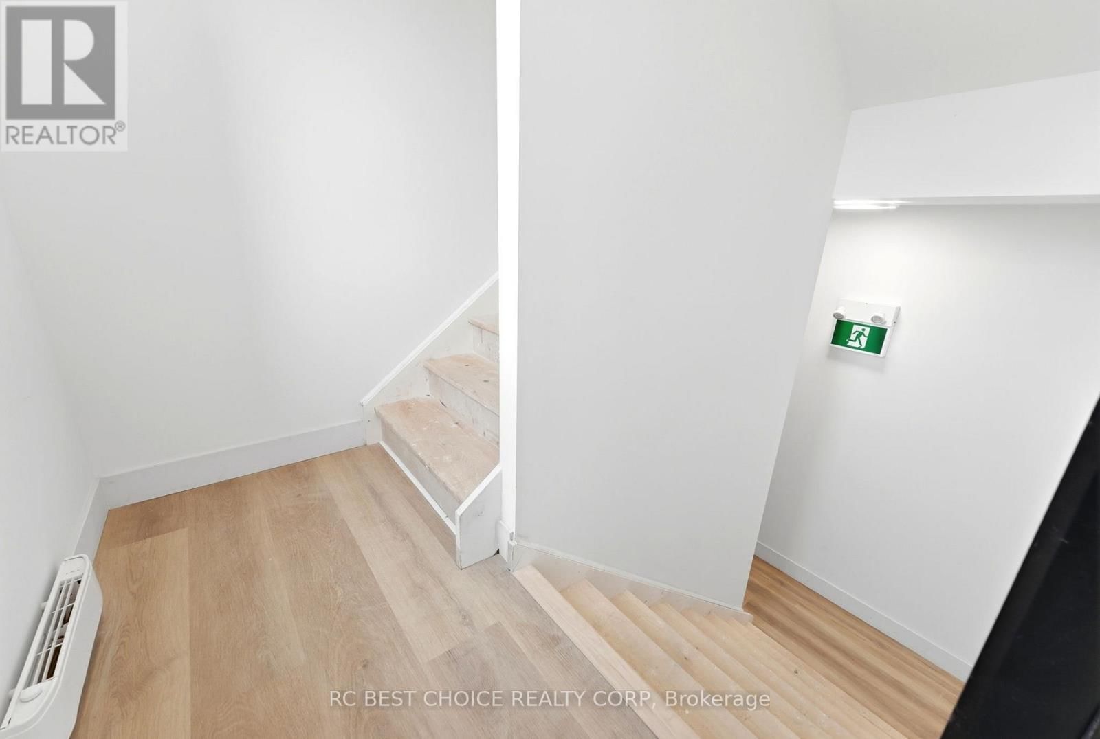 108 BRISCOE STREET EAST Image 6