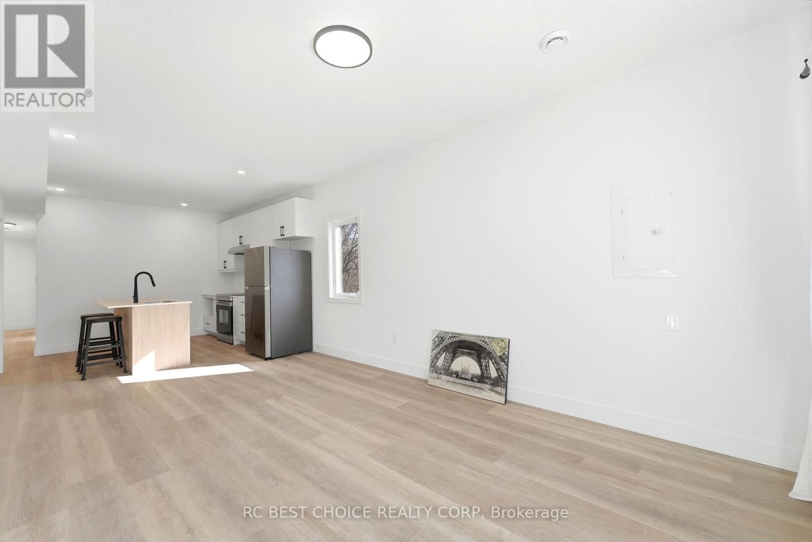 108 BRISCOE STREET EAST Image 7